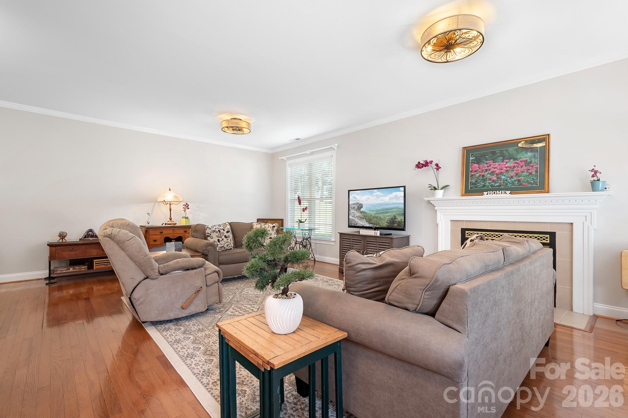 Large living room - 215 Knops Nob Road, Mooresville