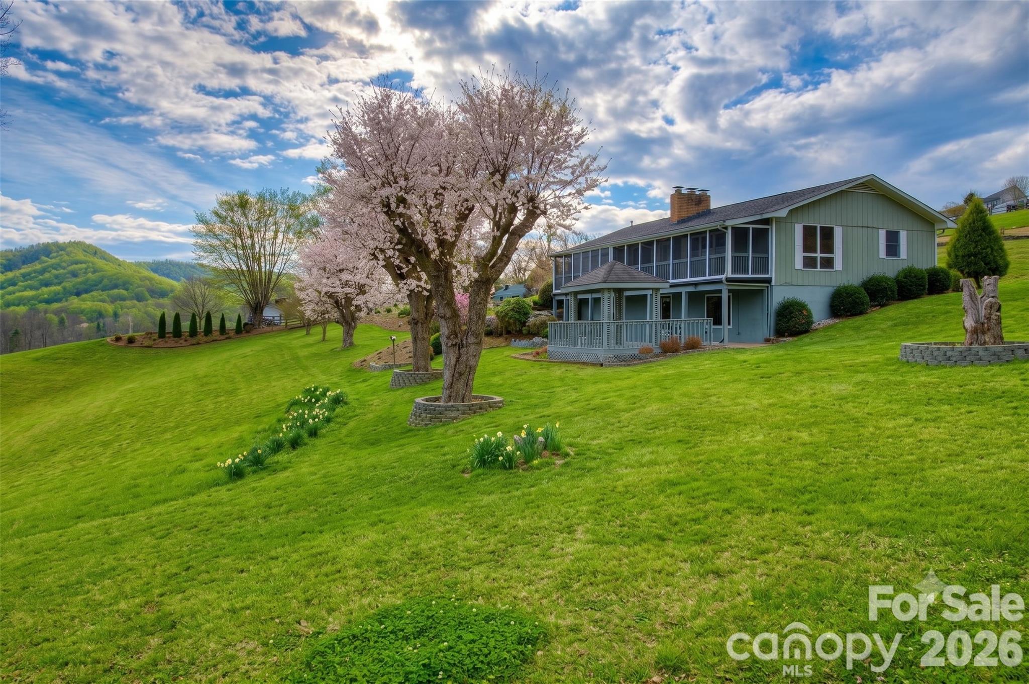 Single Family Residence at 220 Grand View Lane, Burnsville, photo 2 of 48