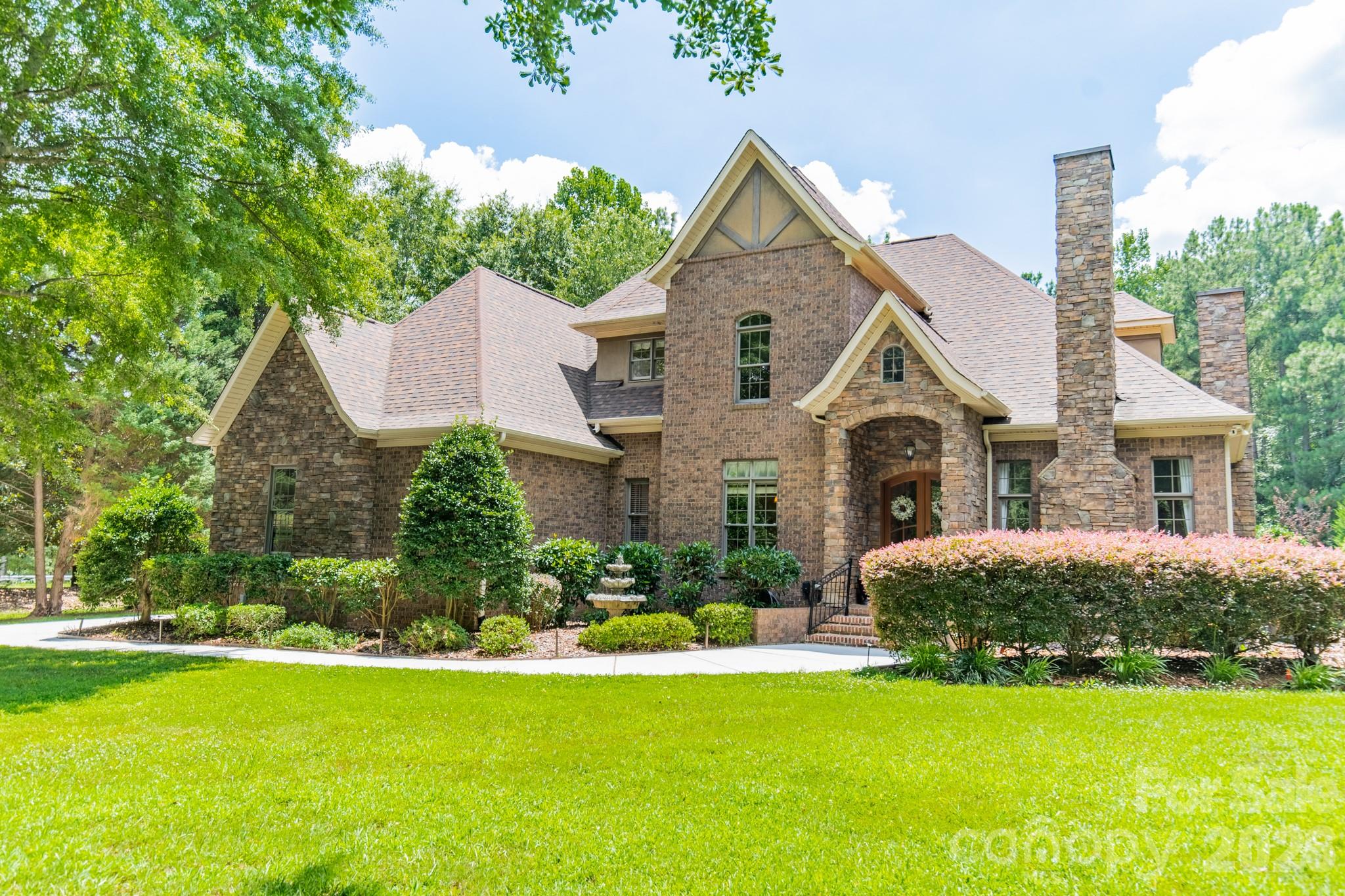 Single Family Residence at 215 Blue River Road, Lake Wylie, photo 2 of 48