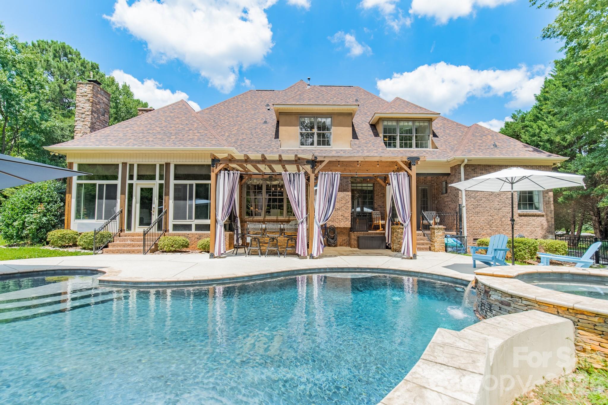 Single Family Residence at 215 Blue River Road, Lake Wylie, photo 7 of 48