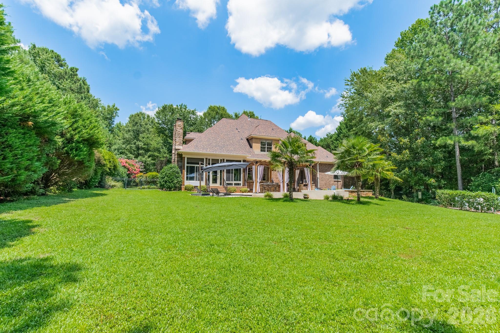 Single Family Residence at 215 Blue River Road, Lake Wylie, photo 10 of 48