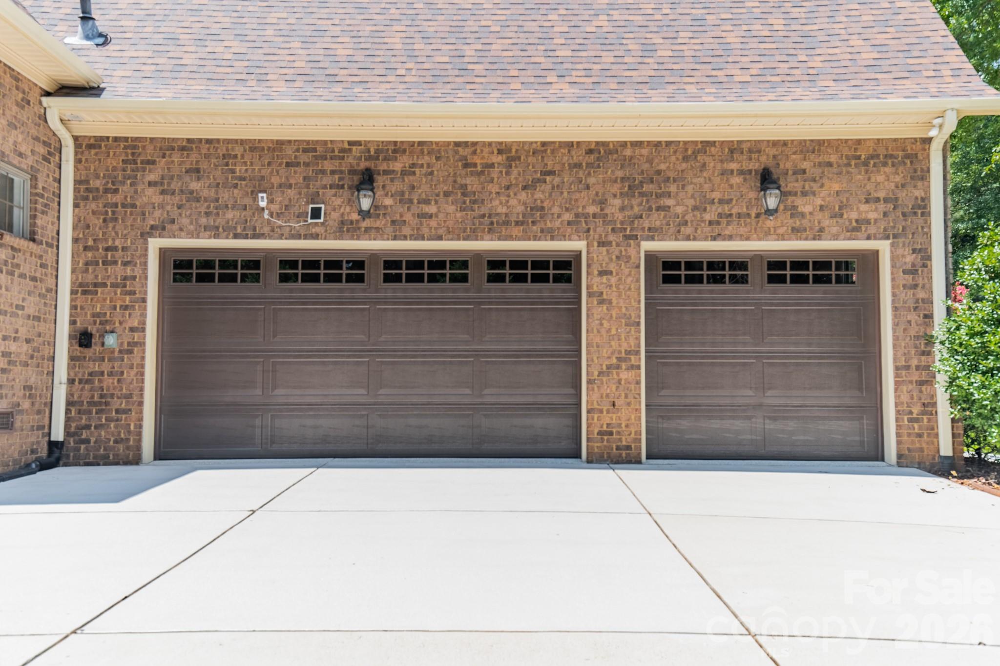 Single Family Residence at 215 Blue River Road, Lake Wylie, photo 15 of 48