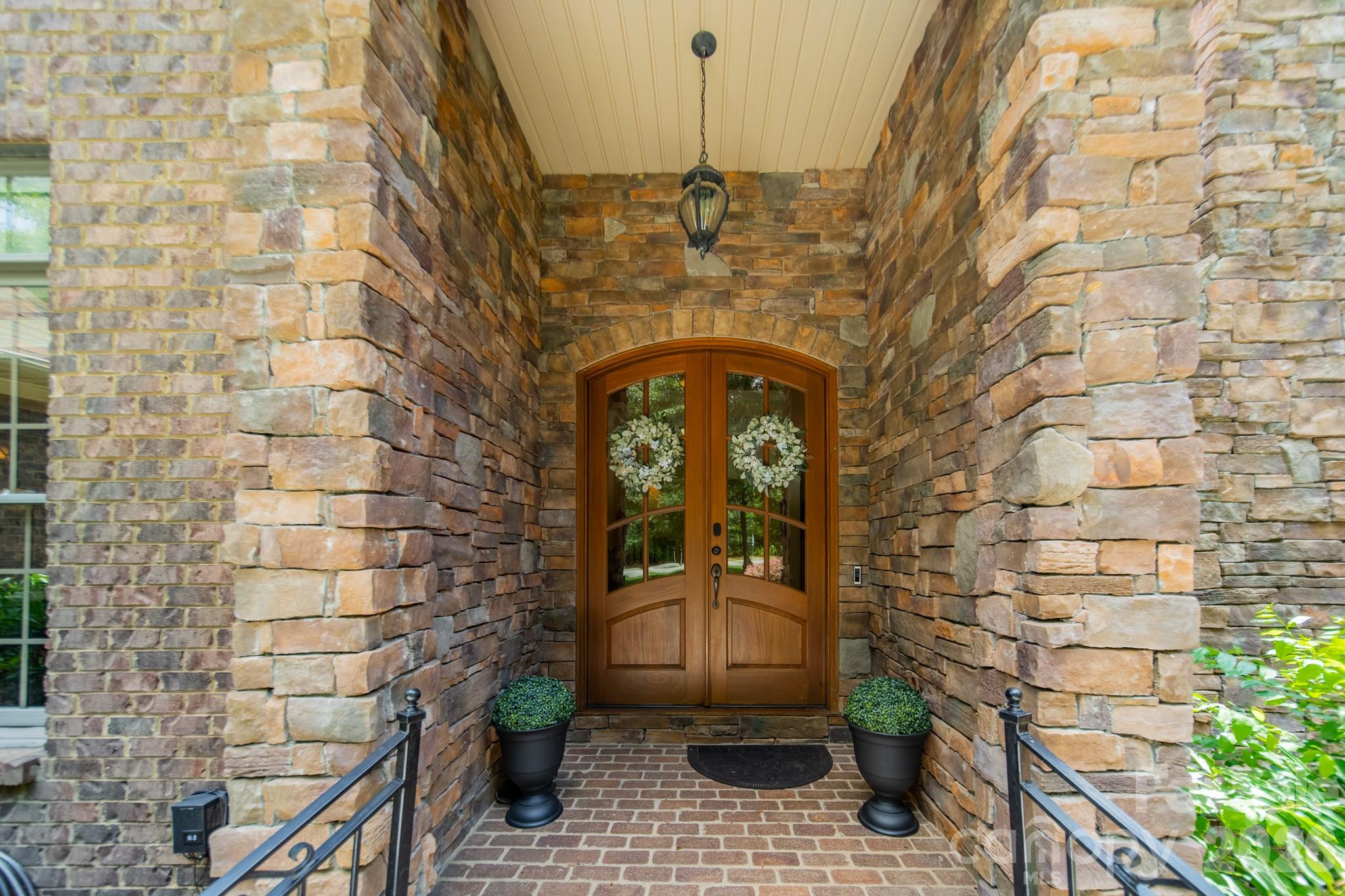 Single Family Residence at 215 Blue River Road, Lake Wylie, photo 16 of 48