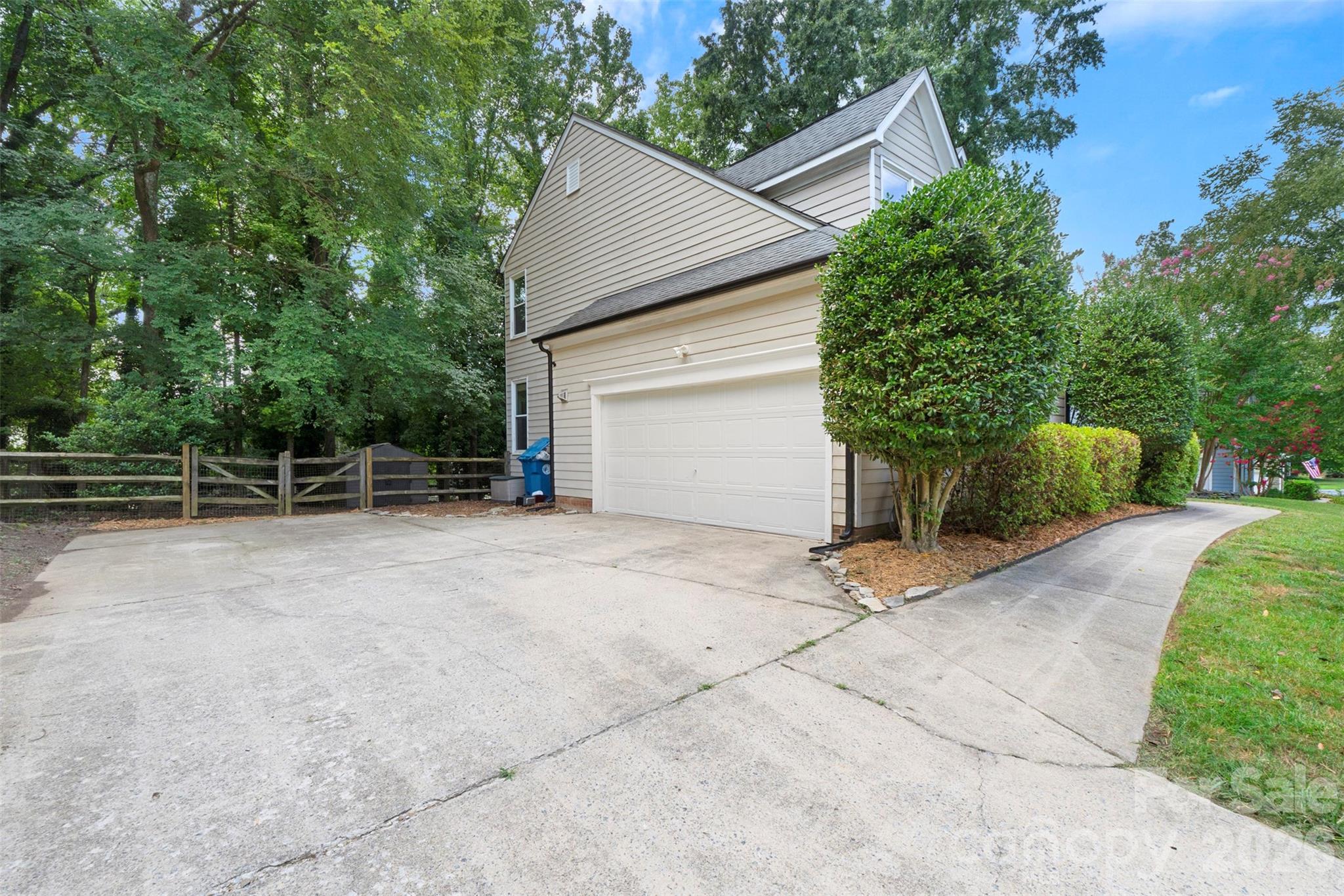 Single Family Residence at 8610 Forest Shadow Circle, Cornelius, photo 23 of 29