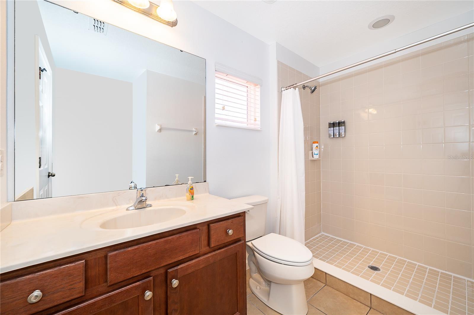 Jack & Jill Bathroom - 406 ORANGE COSMOS BLVD, DAVENPORT