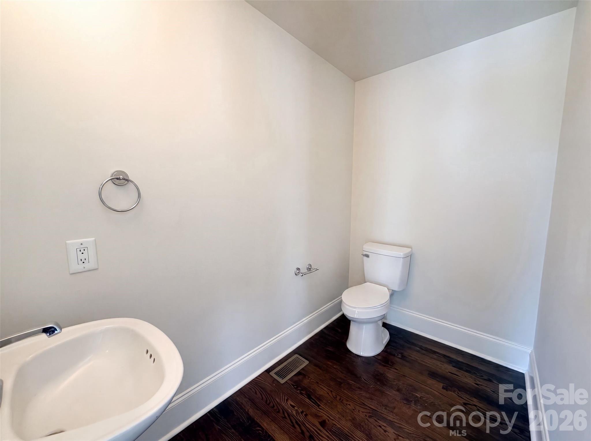 Single Family Residence at 502 Live Oaks Court, Fort Mill, photo 16 of 24