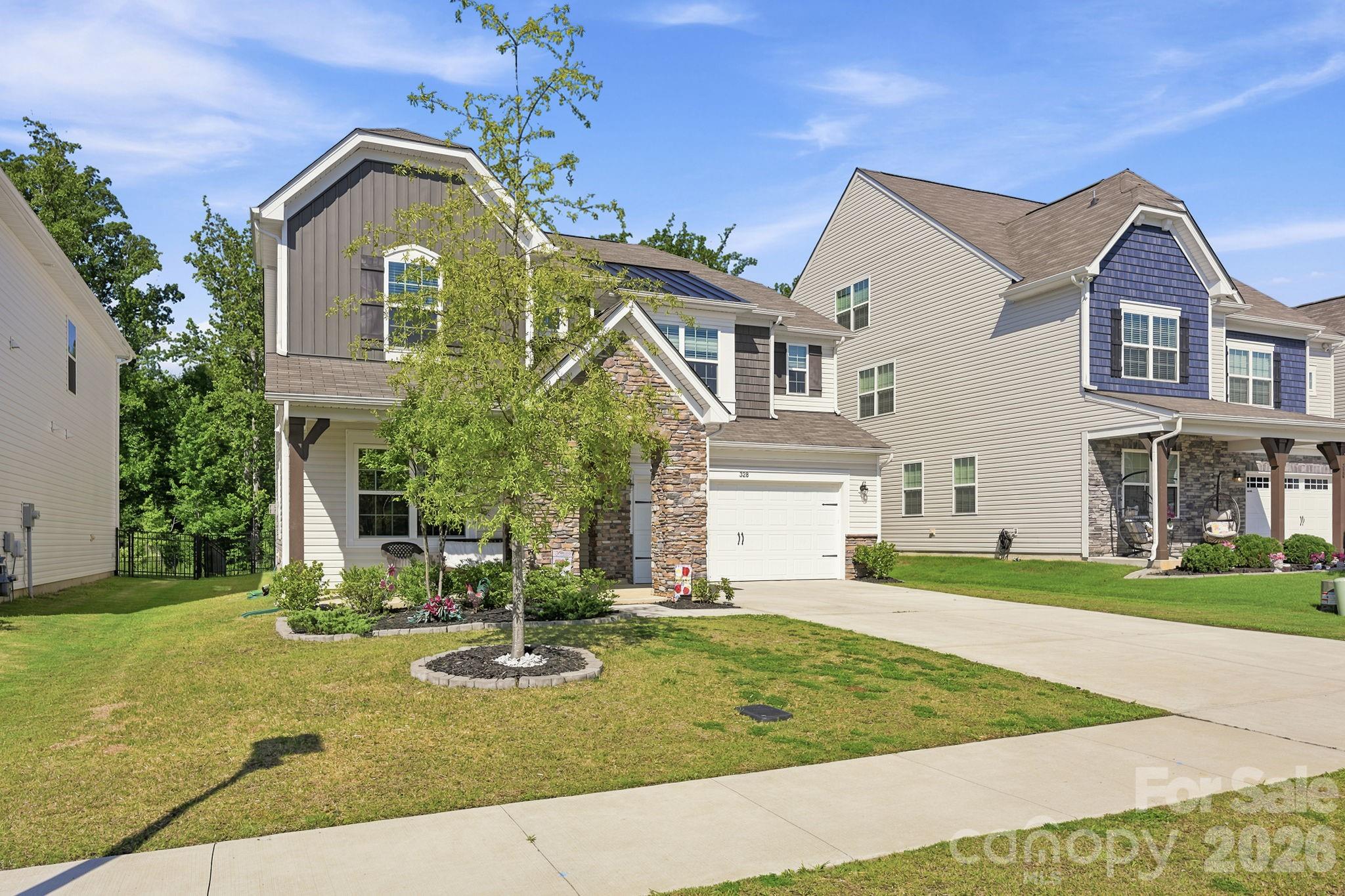 Landscaped Front Yard - 328 Kennerly Center Drive, Mooresville