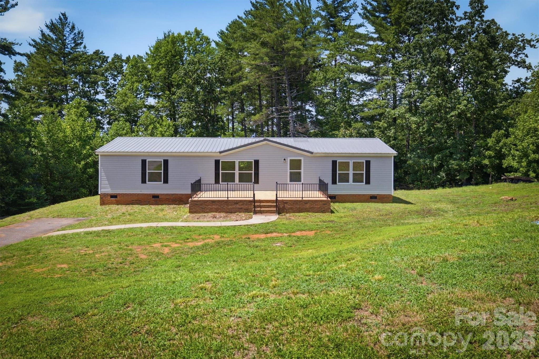 Single Family Residence at 2688 Kite Drive, Lenoir, photo 2 of 31