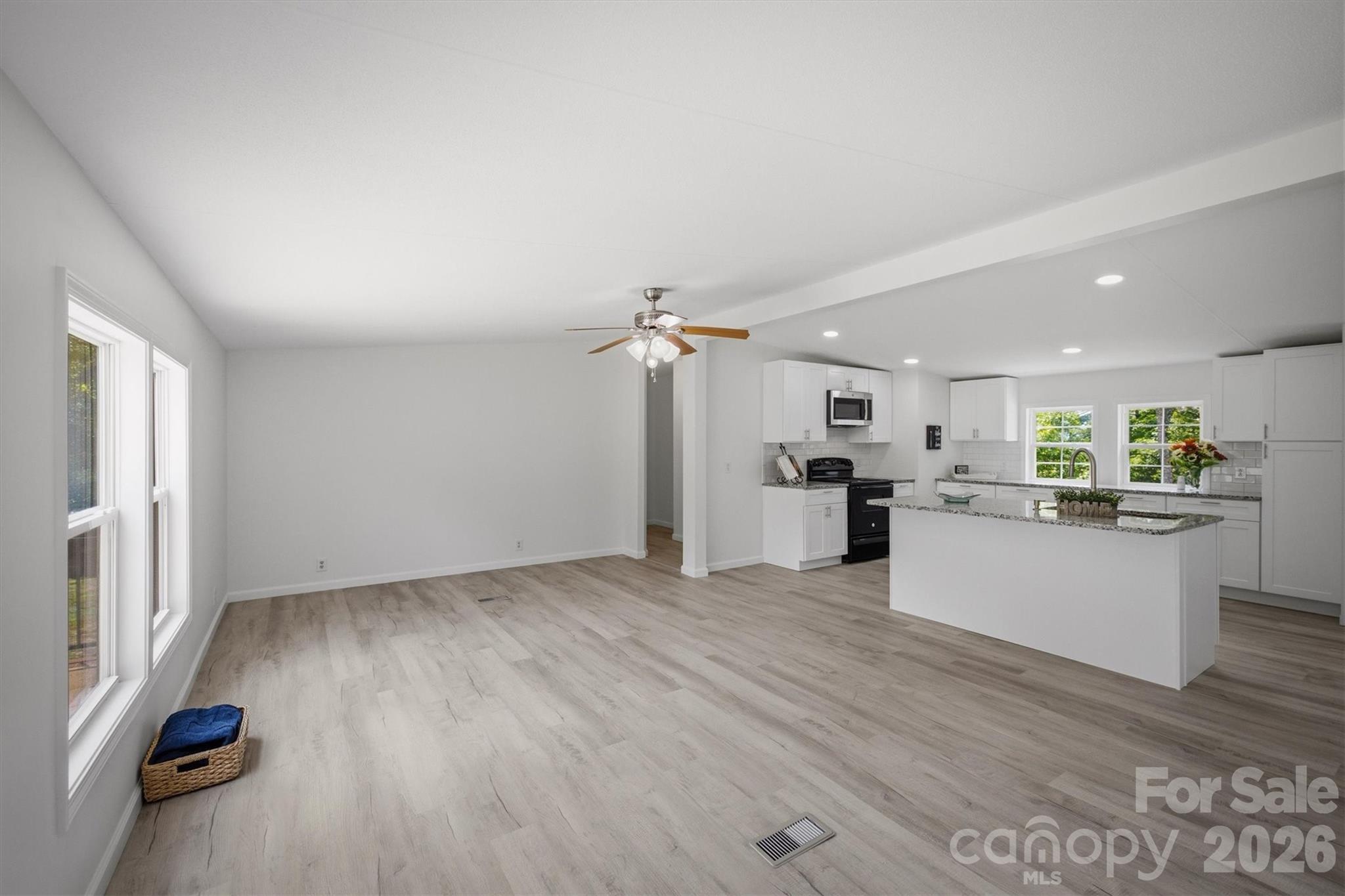 Single Family Residence at 2688 Kite Drive, Lenoir, photo 7 of 31