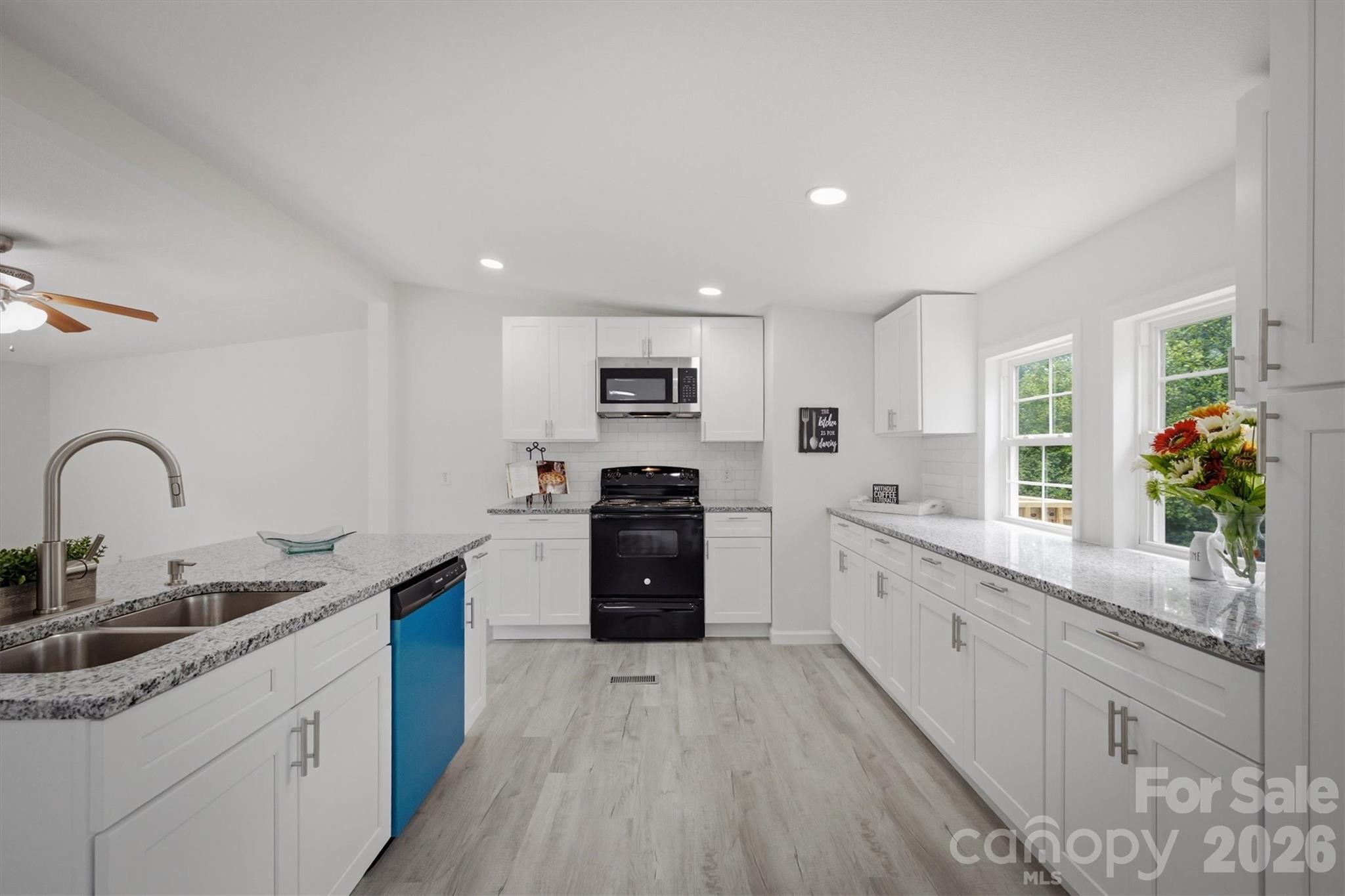 Single Family Residence at 2688 Kite Drive, Lenoir, photo 12 of 31