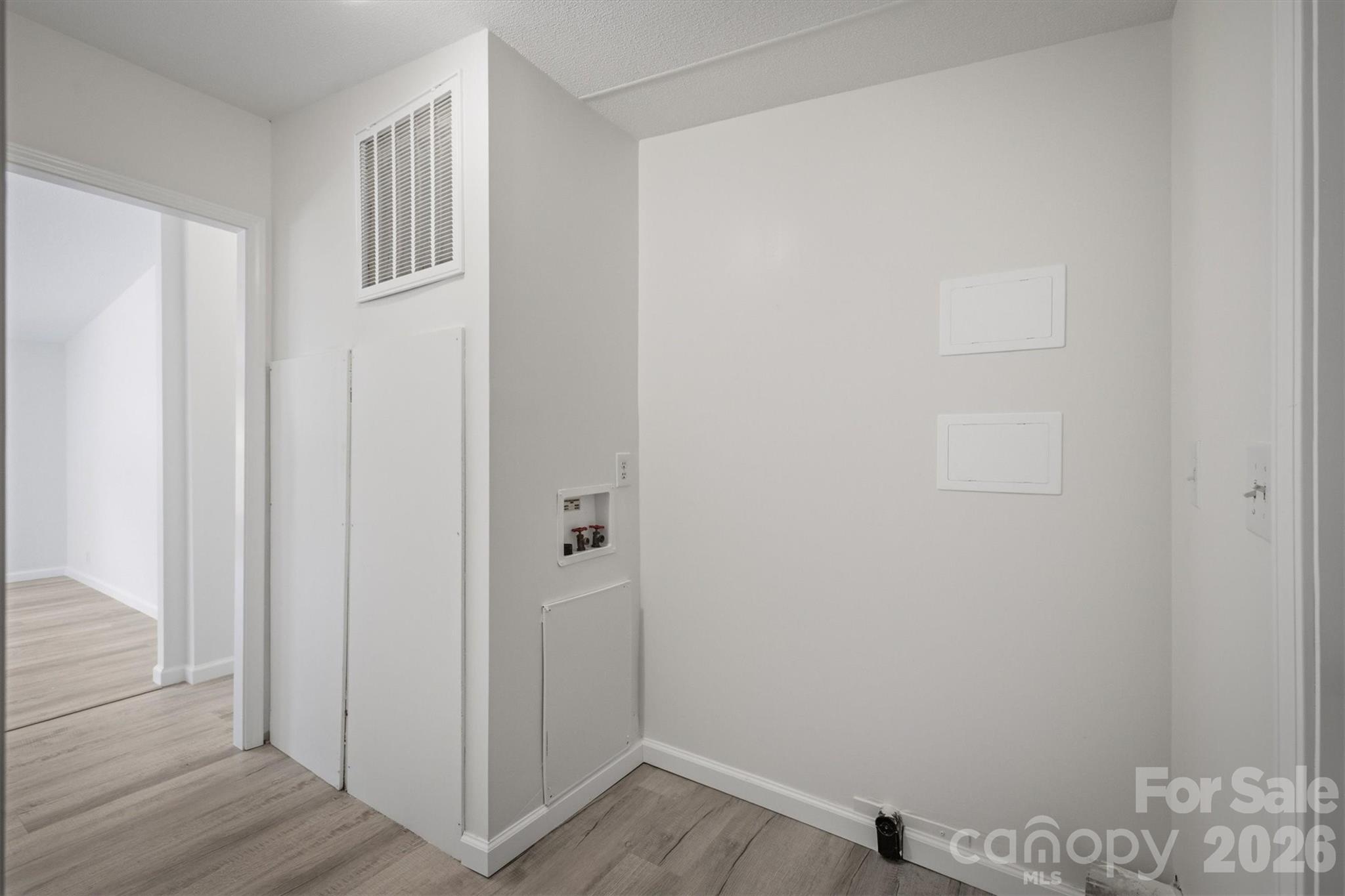 Laundry - 2688 Kite Drive, Lenoir