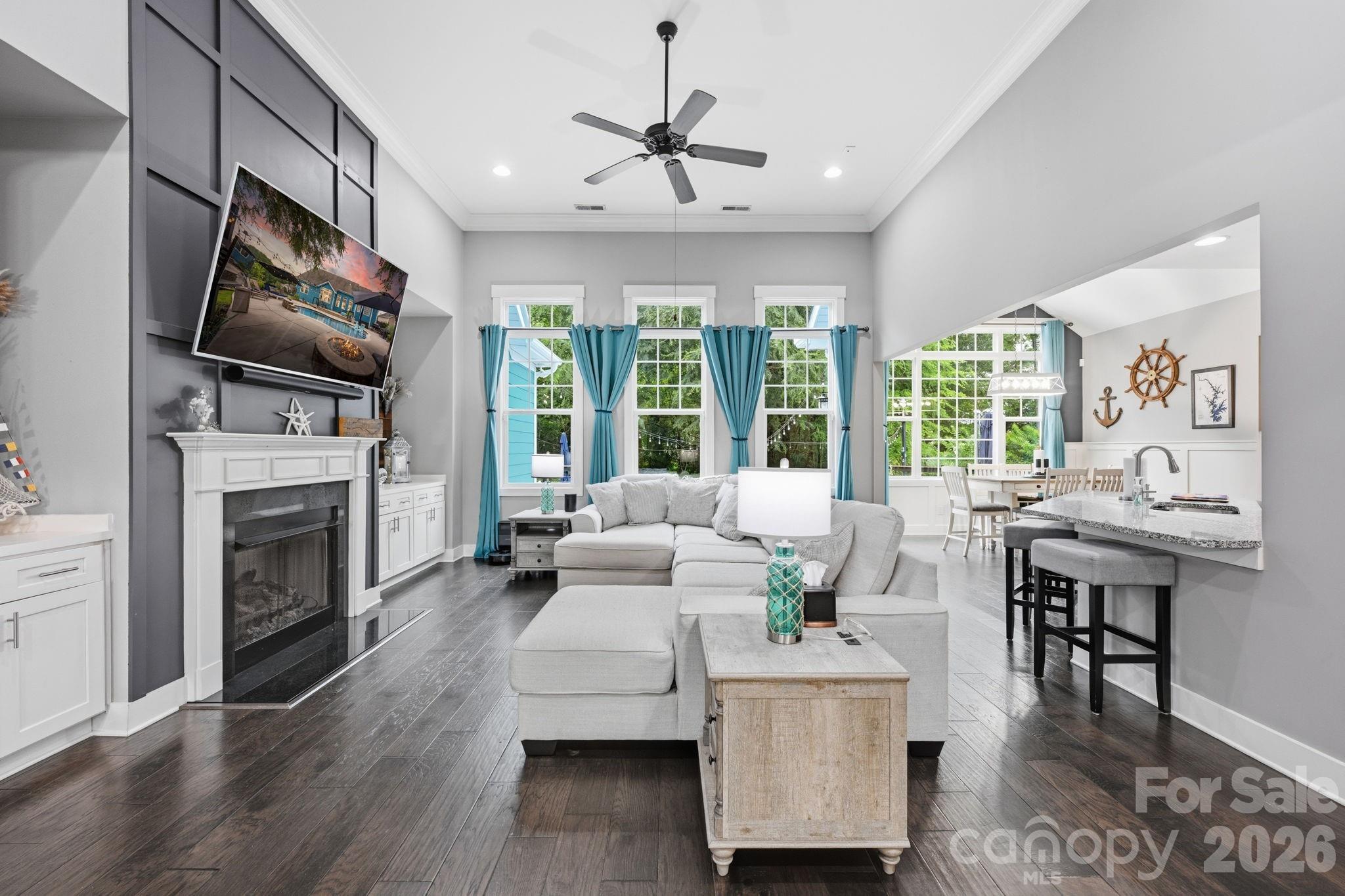 Single Family Residence at 6957 Pin Oaks Drive, Denver, photo 5 of 47
