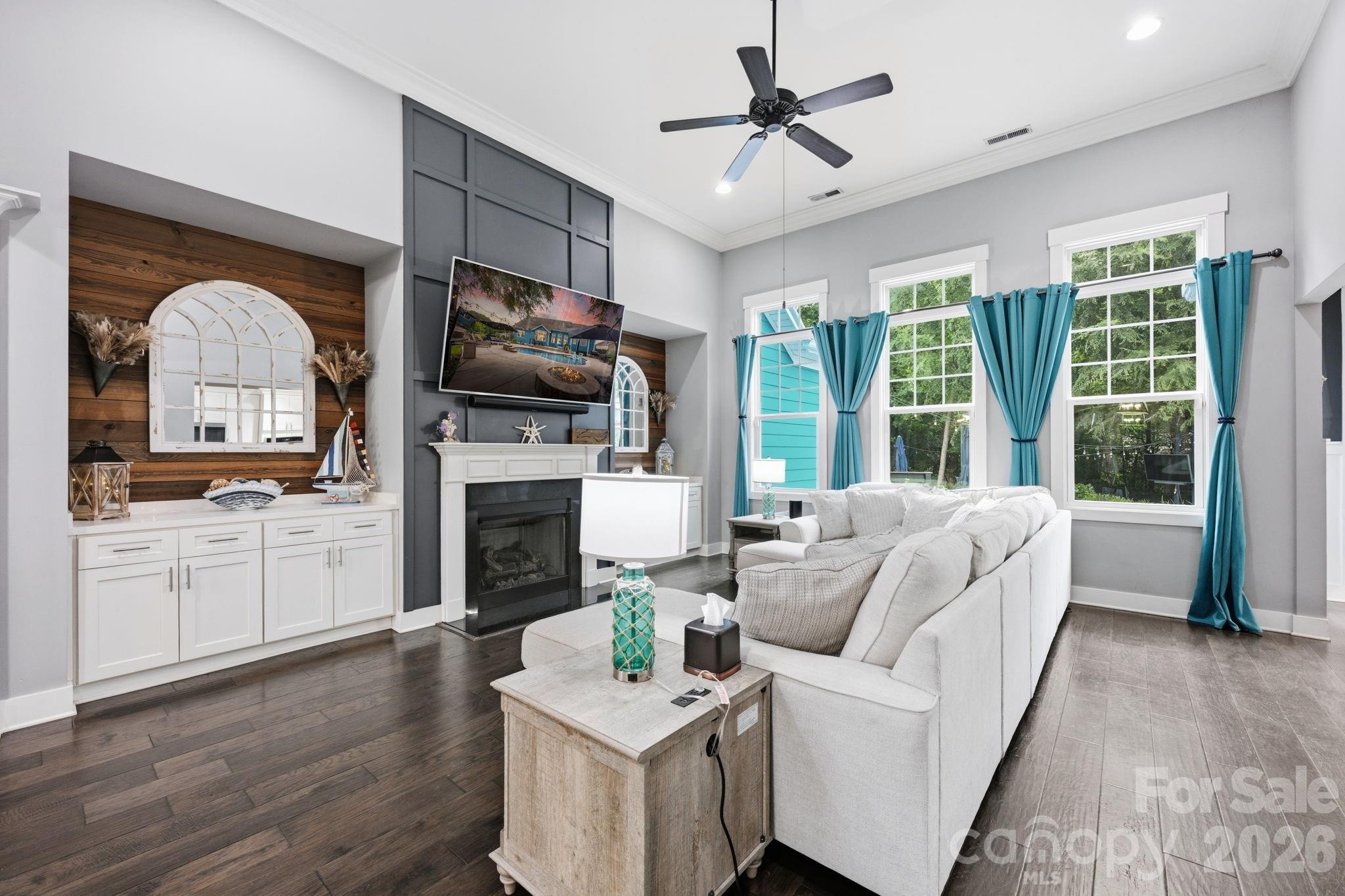 Single Family Residence at 6957 Pin Oaks Drive, Denver, photo 6 of 47