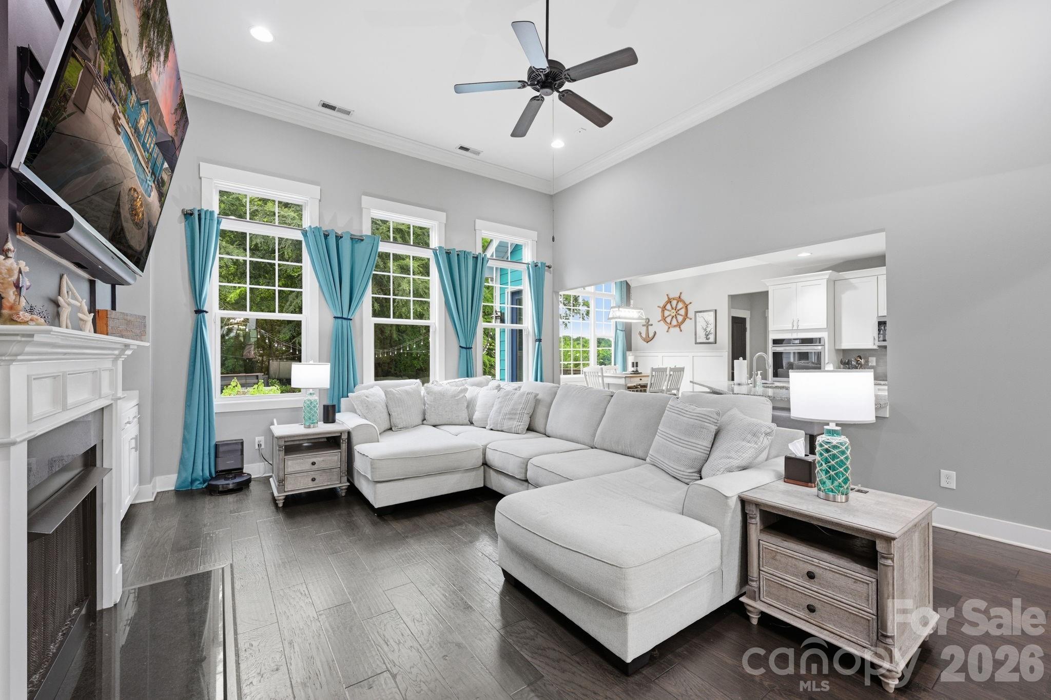 Single Family Residence at 6957 Pin Oaks Drive, Denver, photo 9 of 47