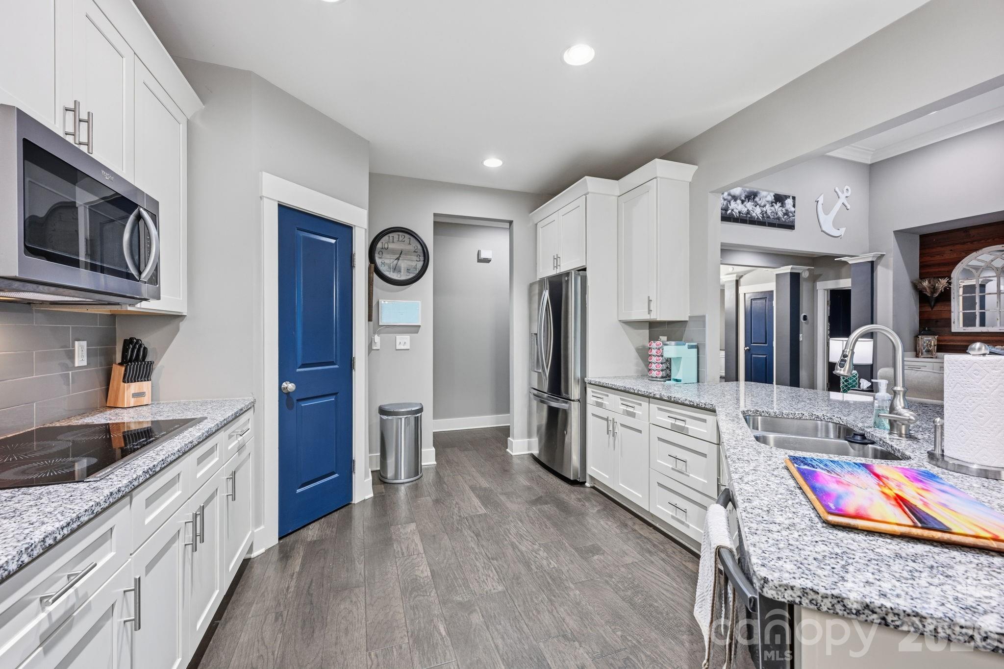 Single Family Residence at 6957 Pin Oaks Drive, Denver, photo 12 of 47