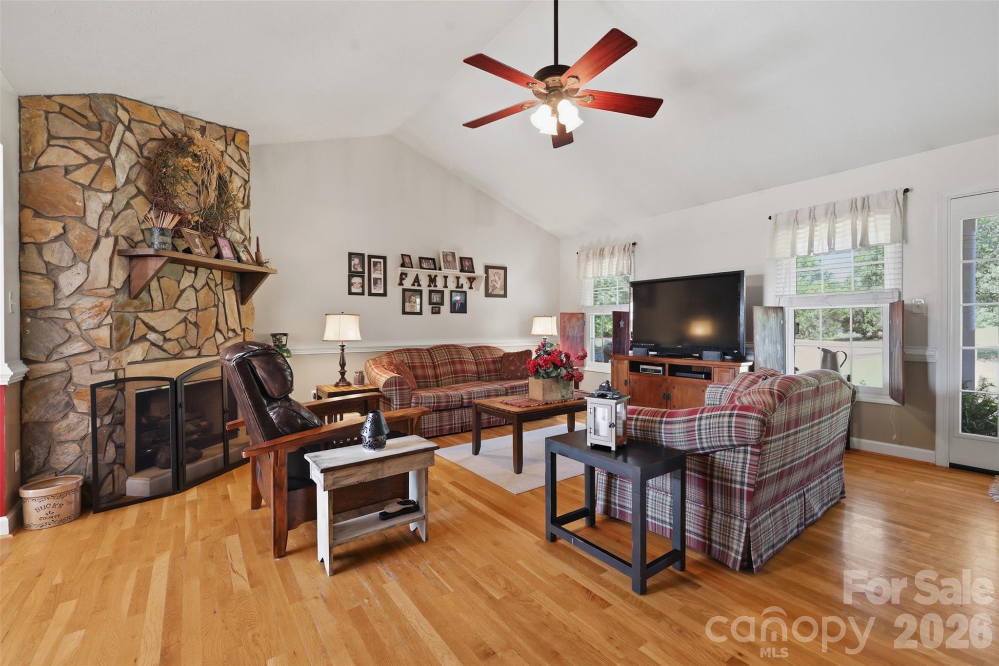 Single Family Residence at 250 Millennium Drive, Taylorsville, photo 20 of 48