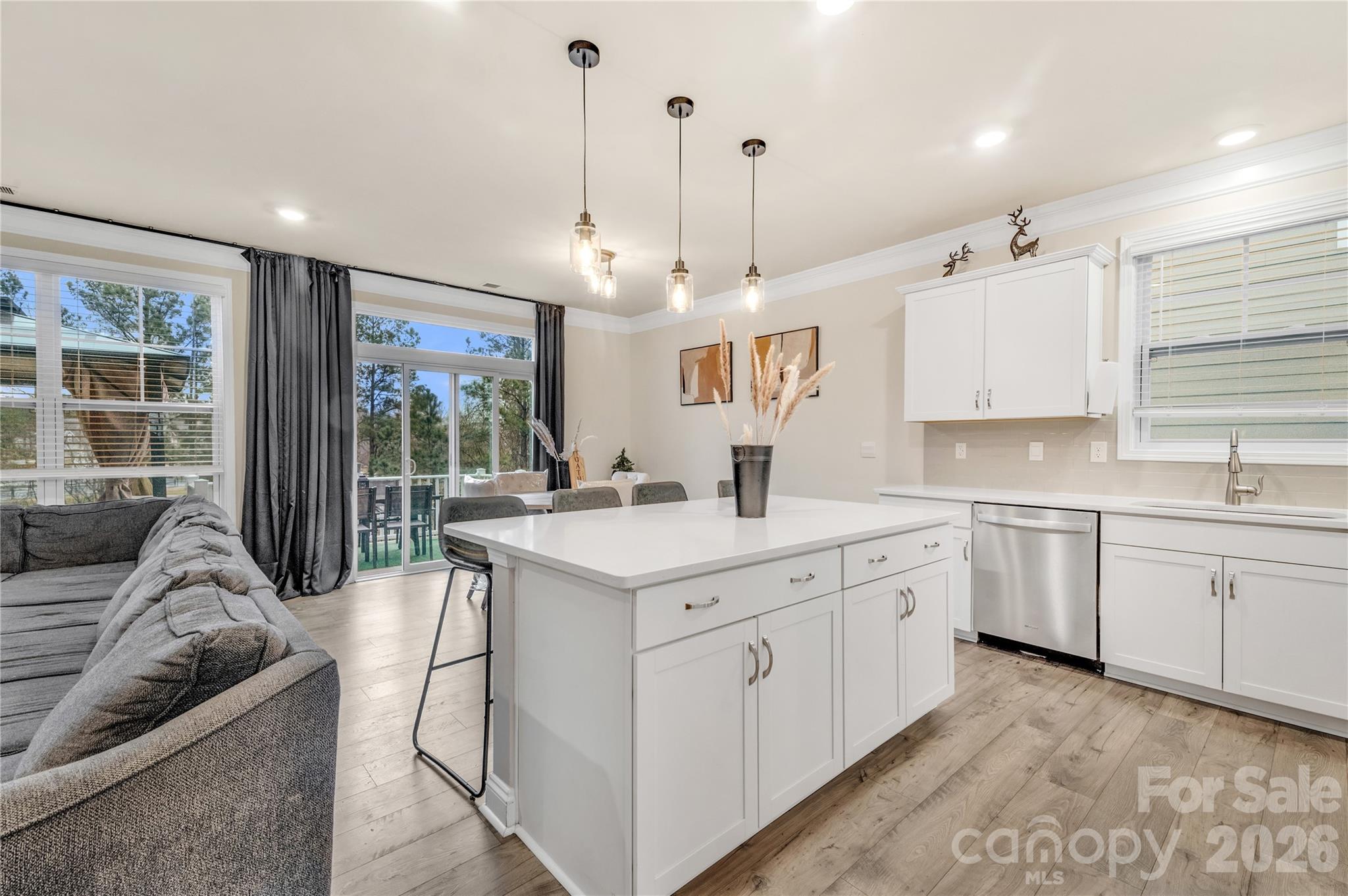 Seamless open floor plan to breakfast nook and main living area - 4849 Tacoma Drive, Fort Mill