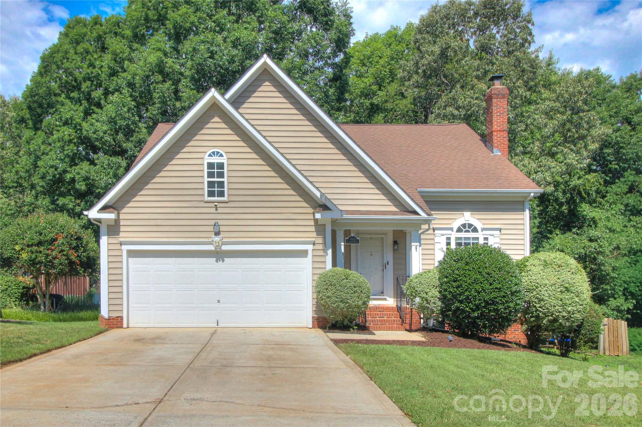 Single Family Residence at 7800 Kingston Drive, Waxhaw, photo 4 of 41