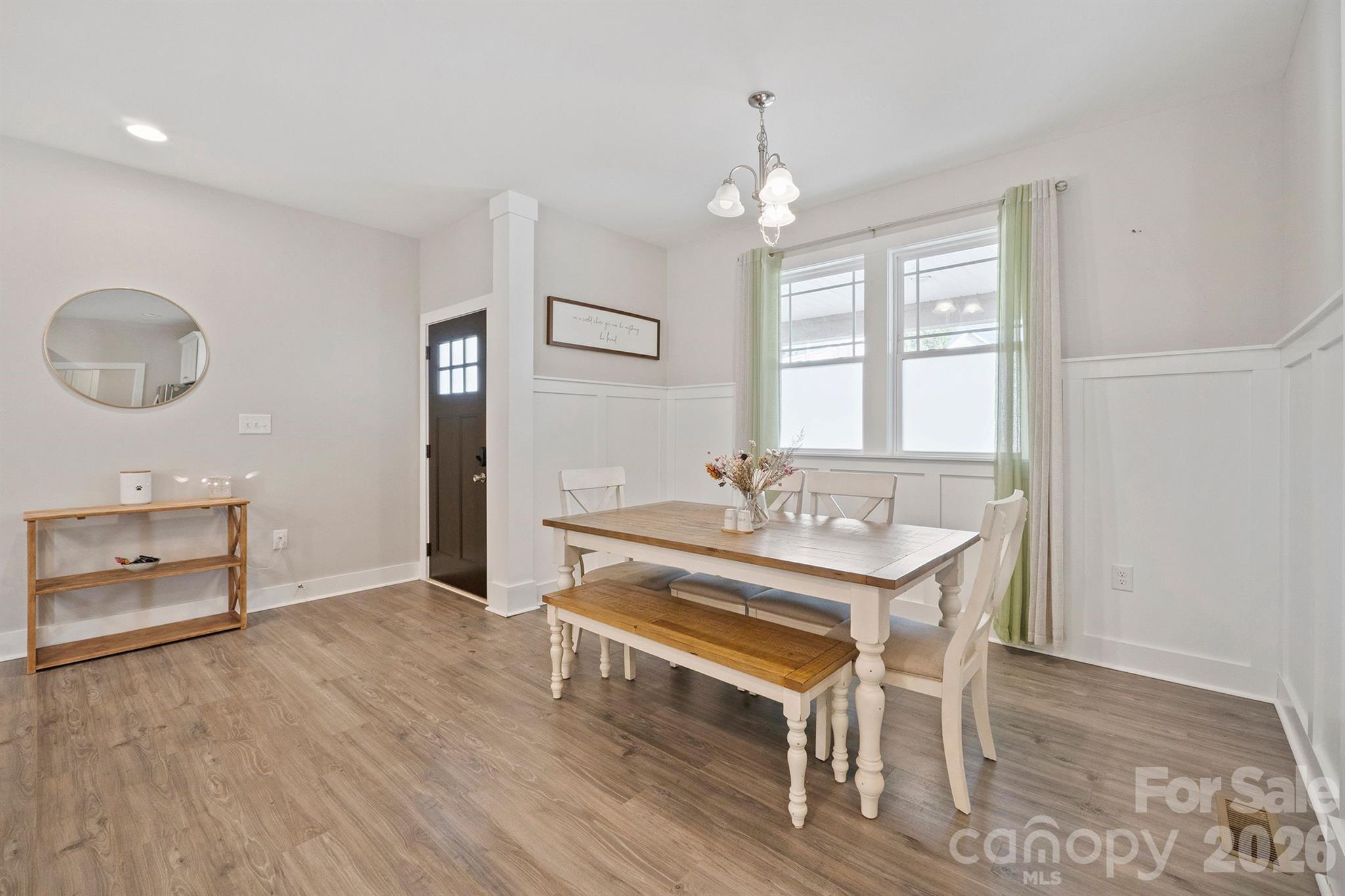 dining & front entrance - 1544 Farmington Hills Drive, Conover
