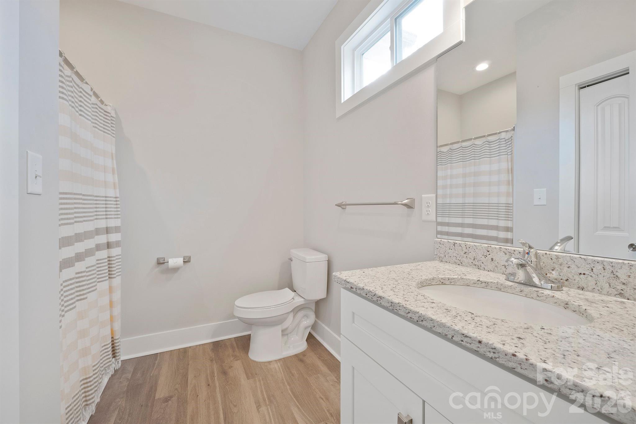 En Suite Bath - 1544 Farmington Hills Drive, Conover