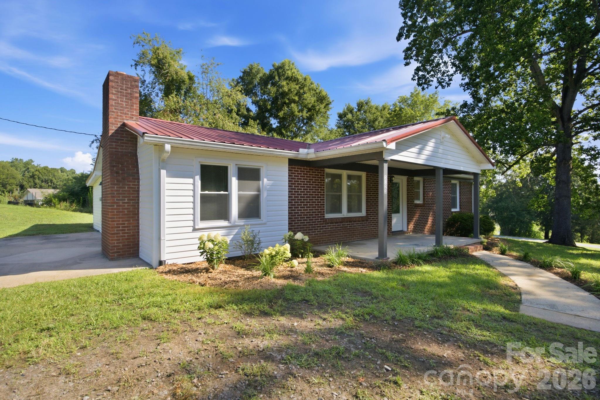 Single Family Residence at 3123 Castle Avenue, Hickory, photo 2 of 35