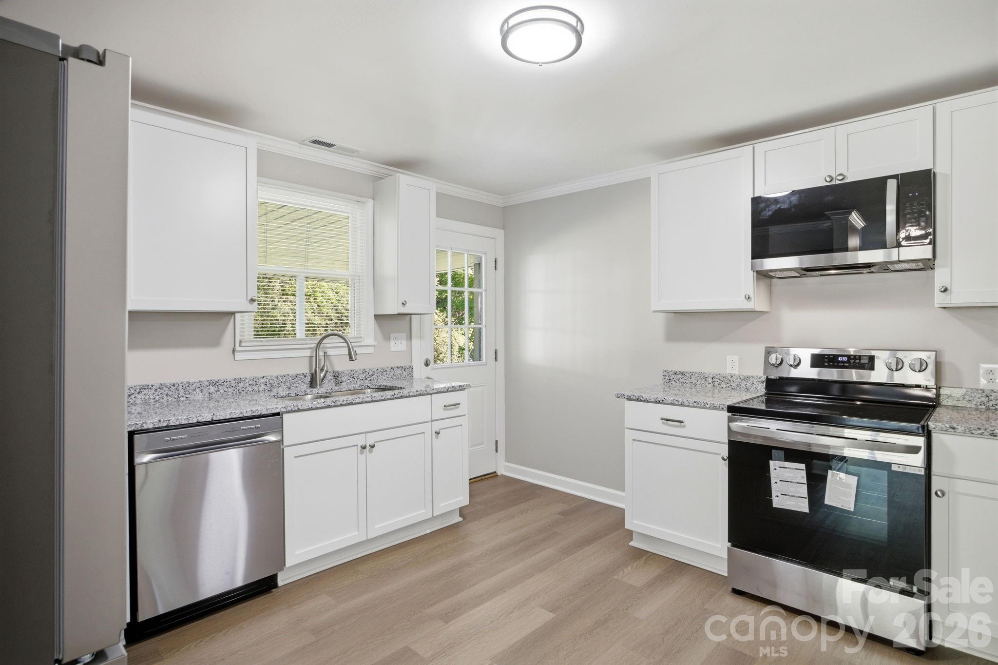 Single Family Residence at 3123 Castle Avenue, Hickory, photo 9 of 35