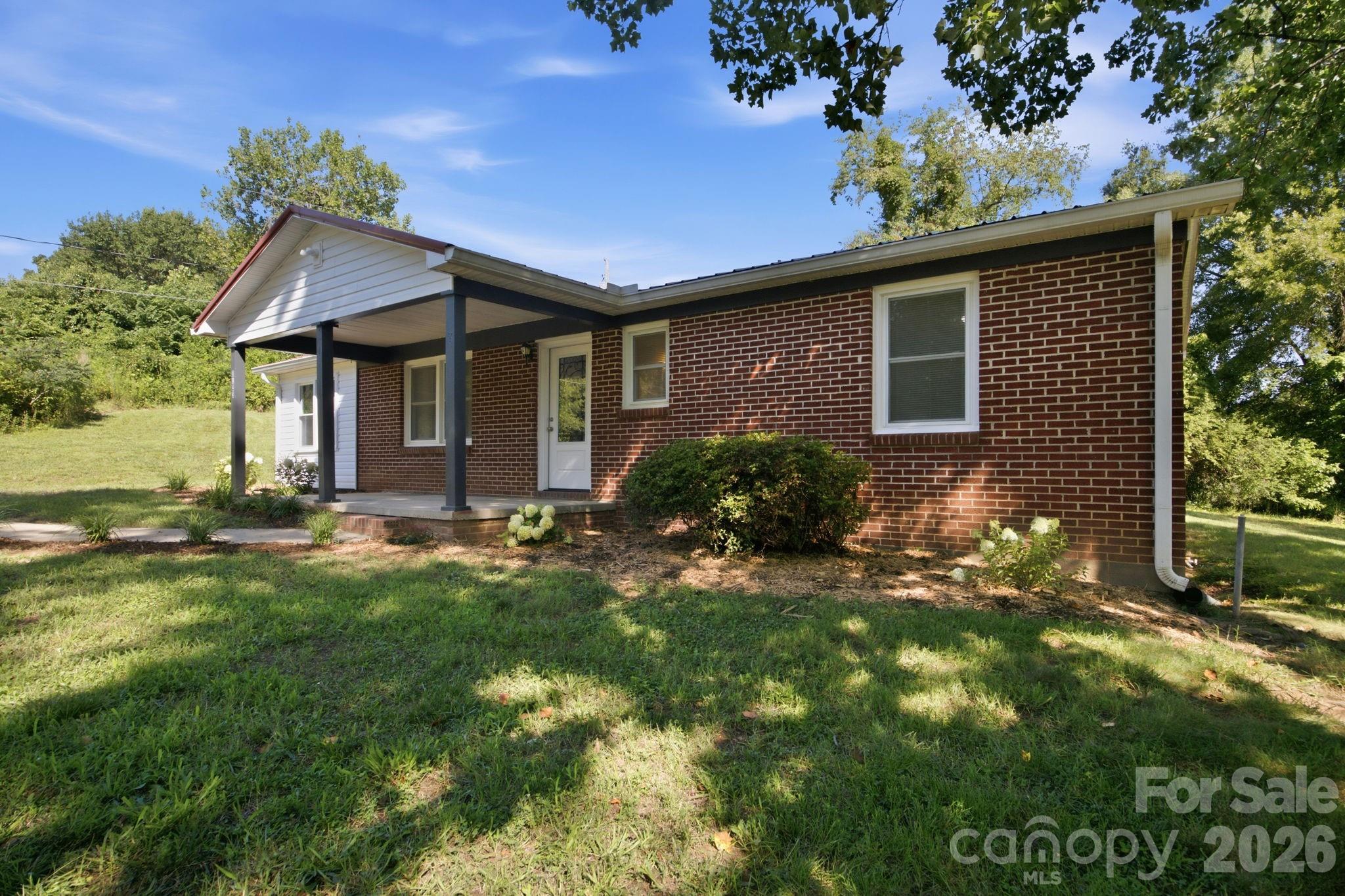 Single Family Residence at 3123 Castle Avenue, Hickory, photo 24 of 35