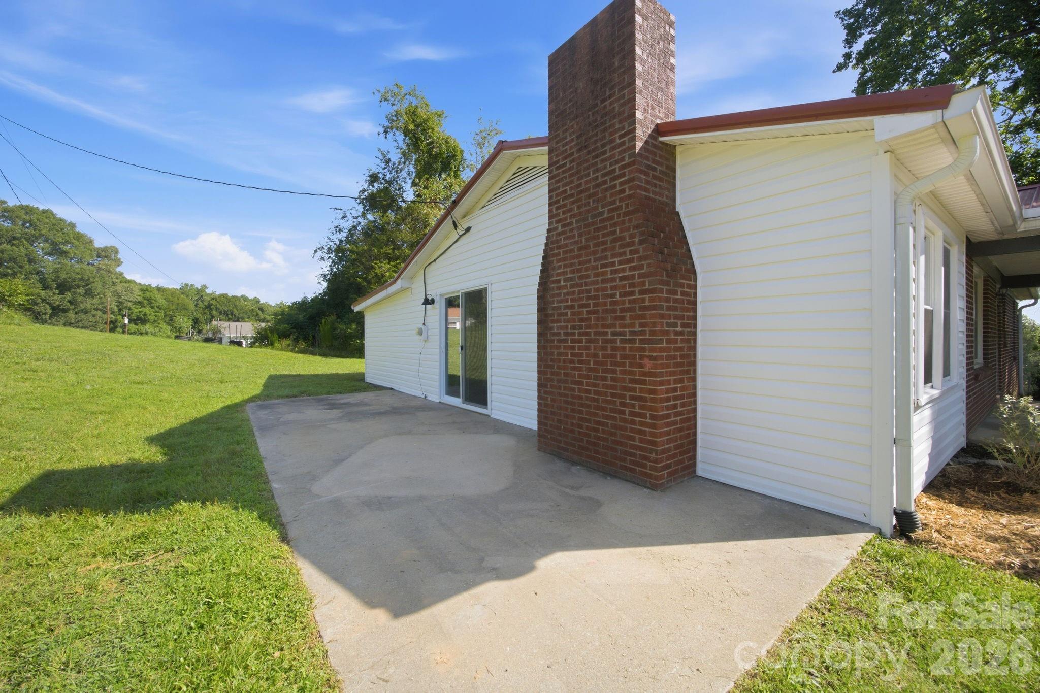 Single Family Residence at 3123 Castle Avenue, Hickory, photo 26 of 35