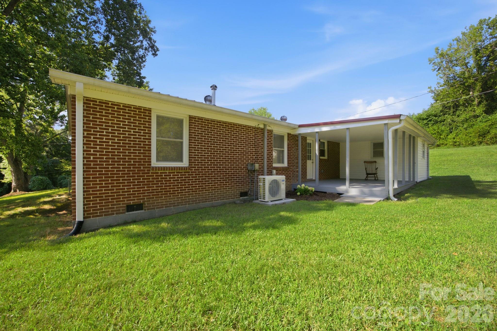Single Family Residence at 3123 Castle Avenue, Hickory, photo 29 of 35