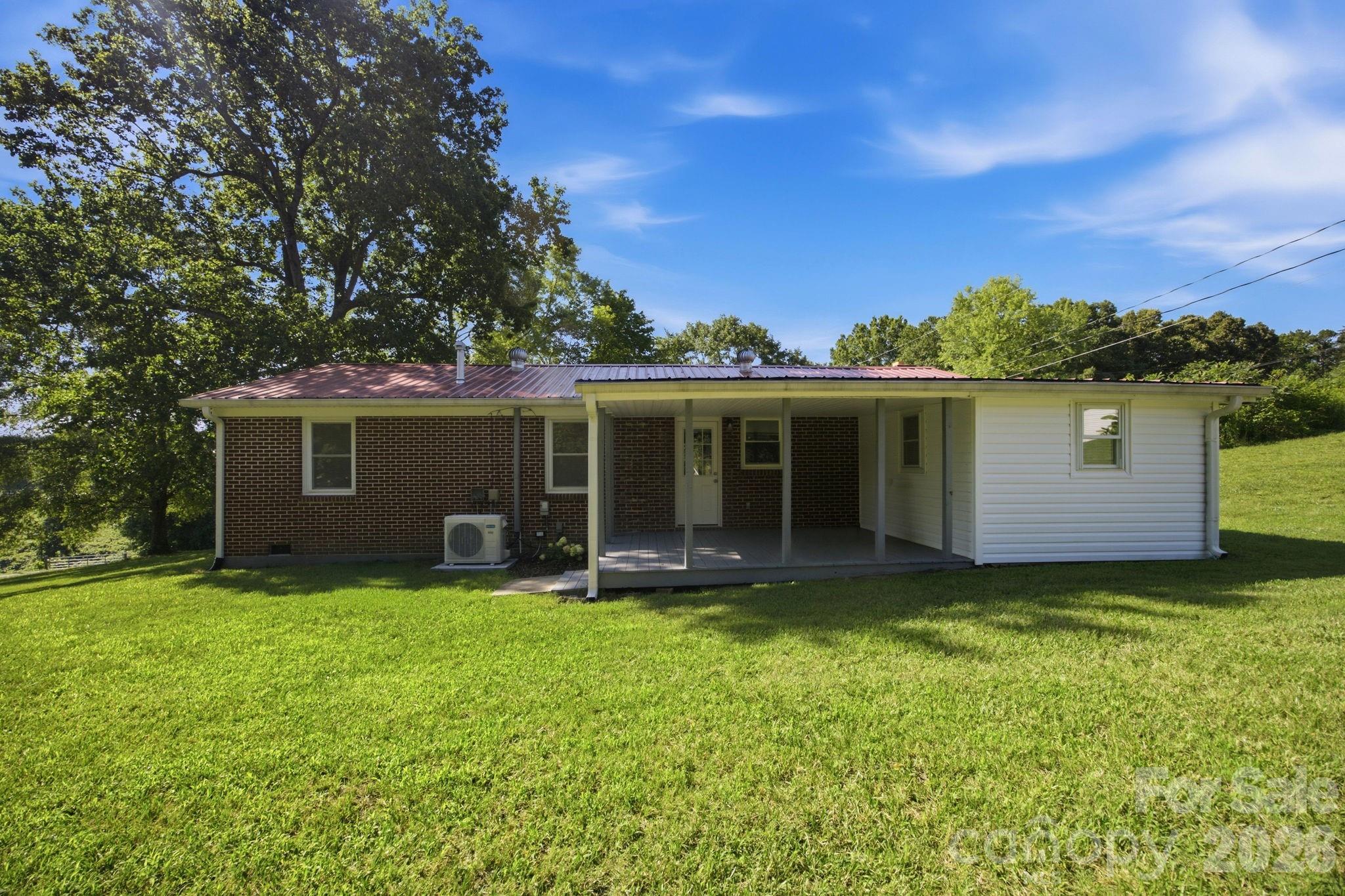 Single Family Residence at 3123 Castle Avenue, Hickory, photo 31 of 35