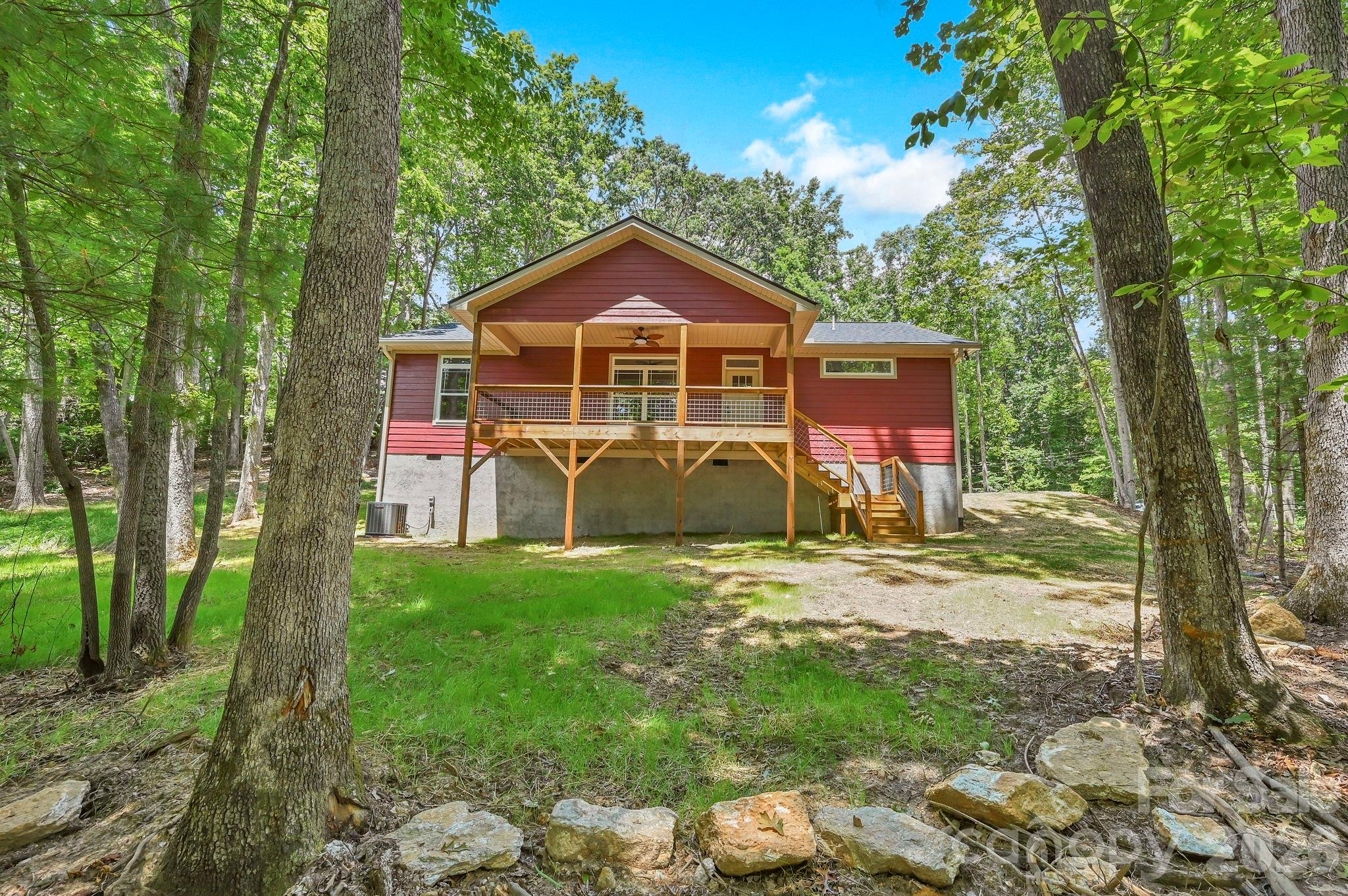 Single Family Residence at 63 Abbey Lane, Hendersonville, photo 2 of 36