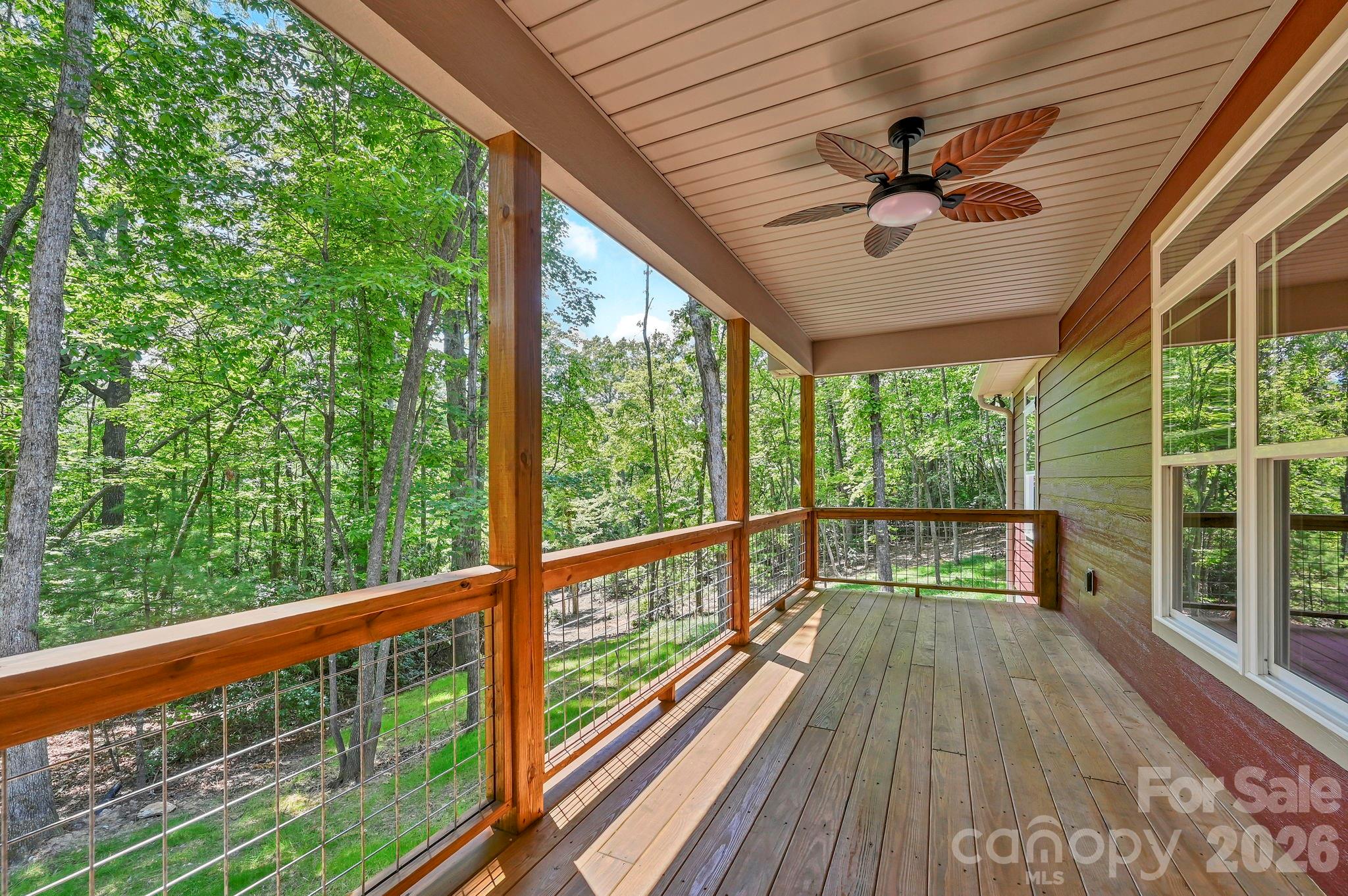 Deck off of living room - 63 Abbey Lane, Hendersonville