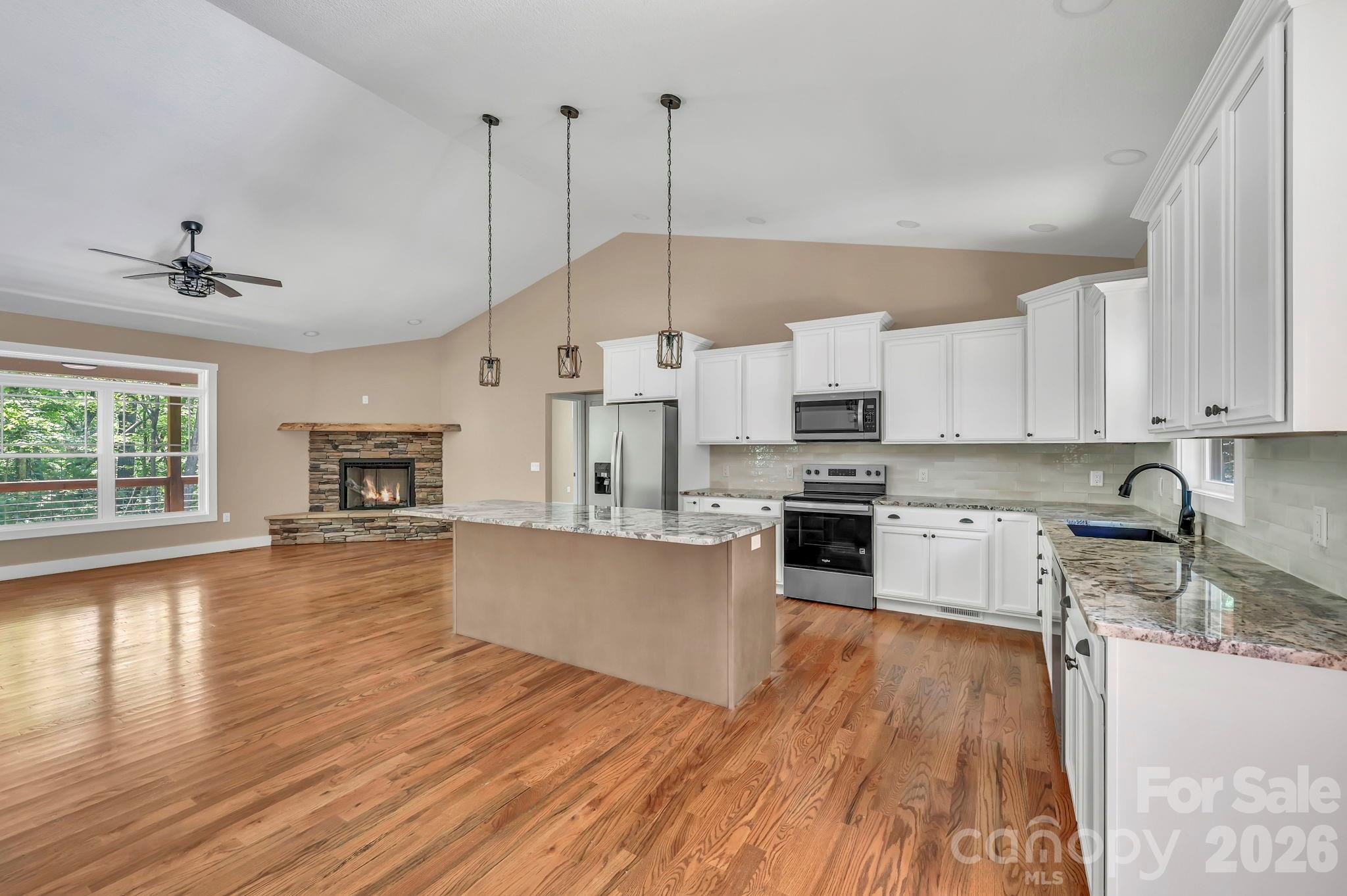 Single Family Residence at 63 Abbey Lane, Hendersonville, photo 9 of 36