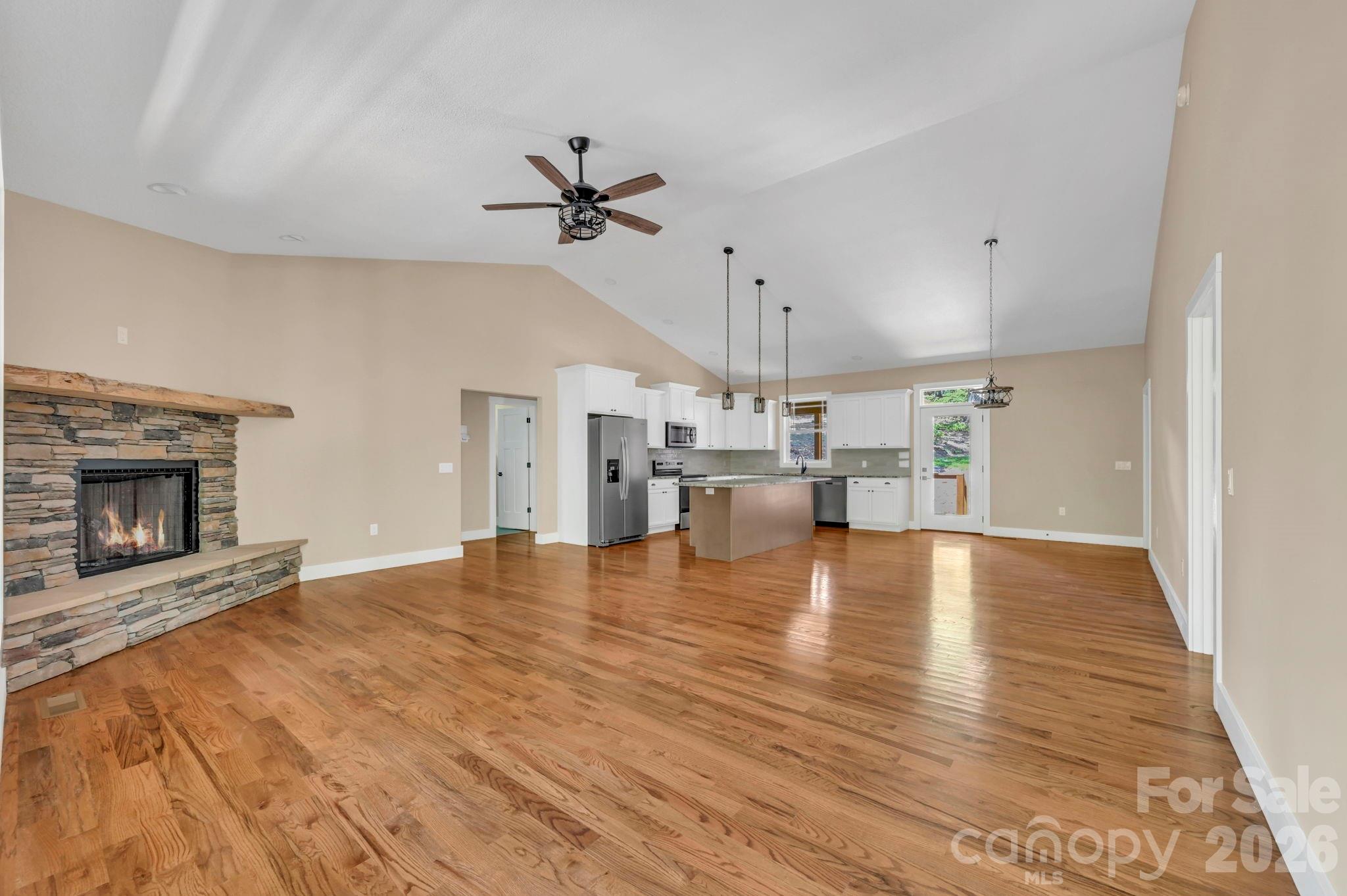 Single Family Residence at 63 Abbey Lane, Hendersonville, photo 16 of 36