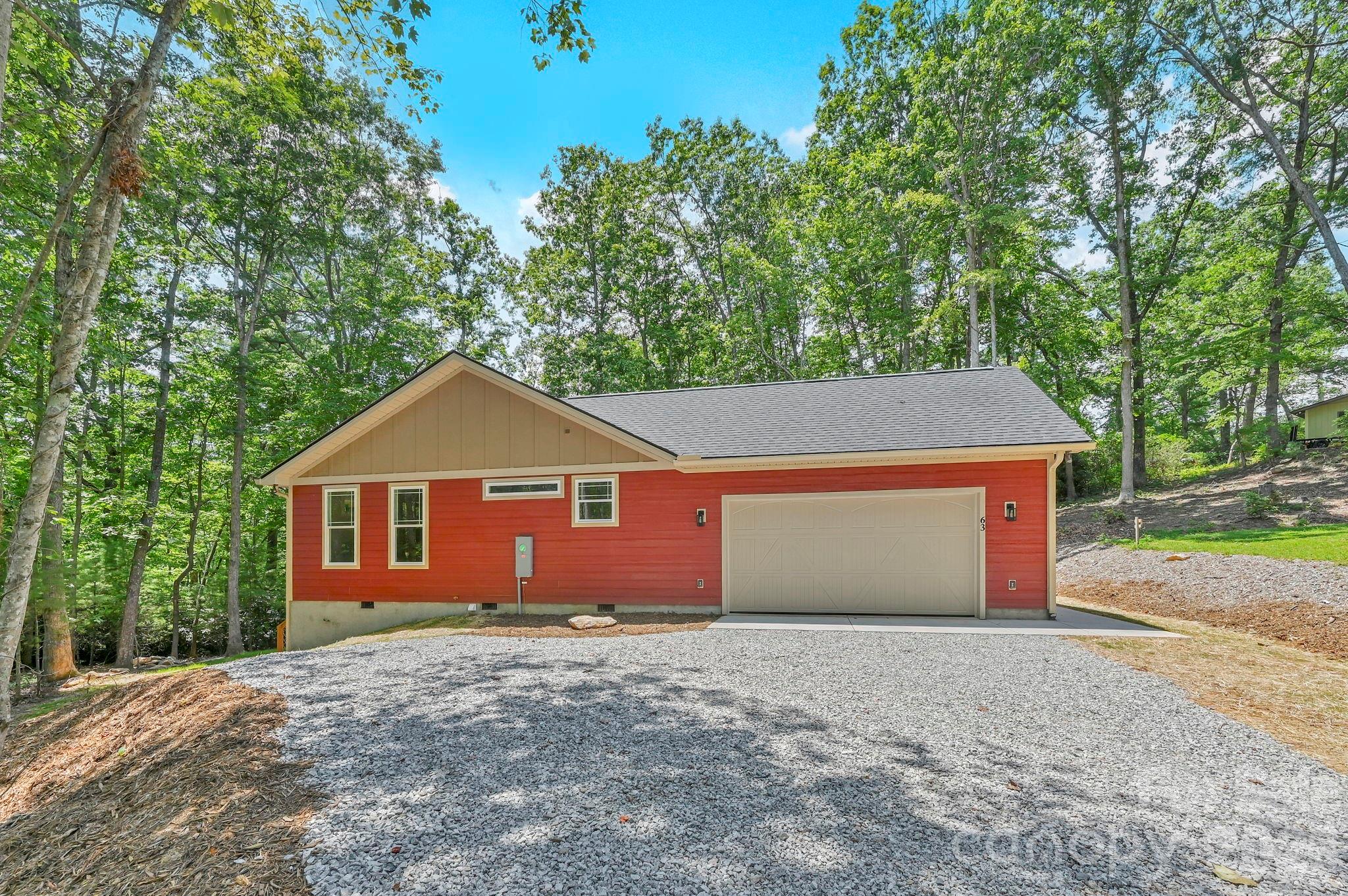 Single Family Residence at 63 Abbey Lane, Hendersonville, photo 31 of 36