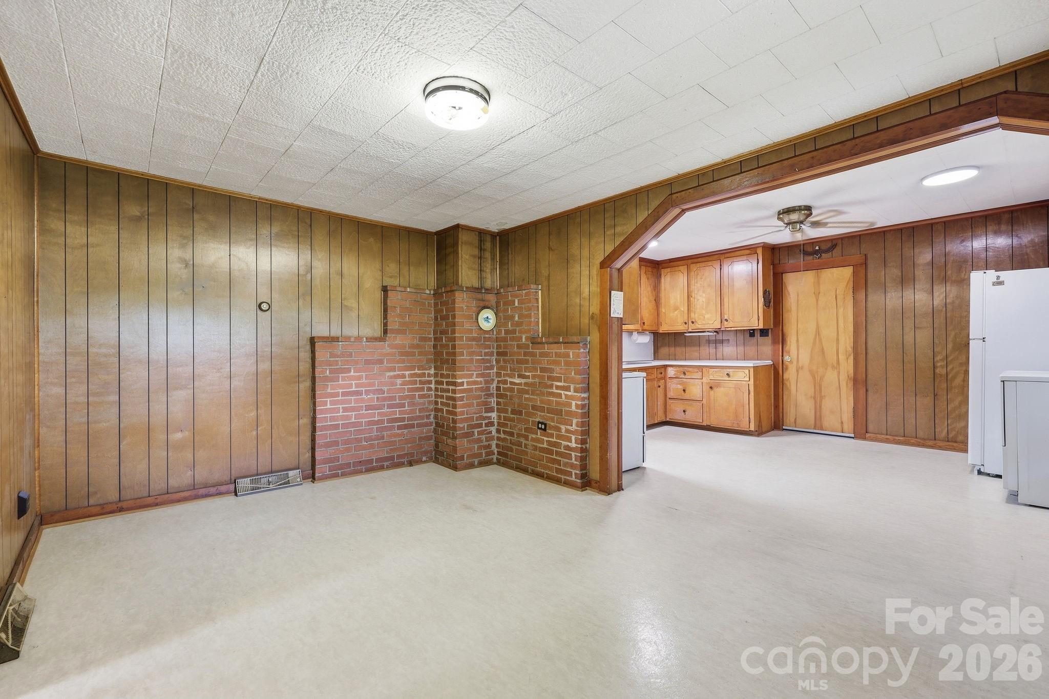 Single Family Residence at 209 Virginia Avenue, Marion, photo 6 of 41