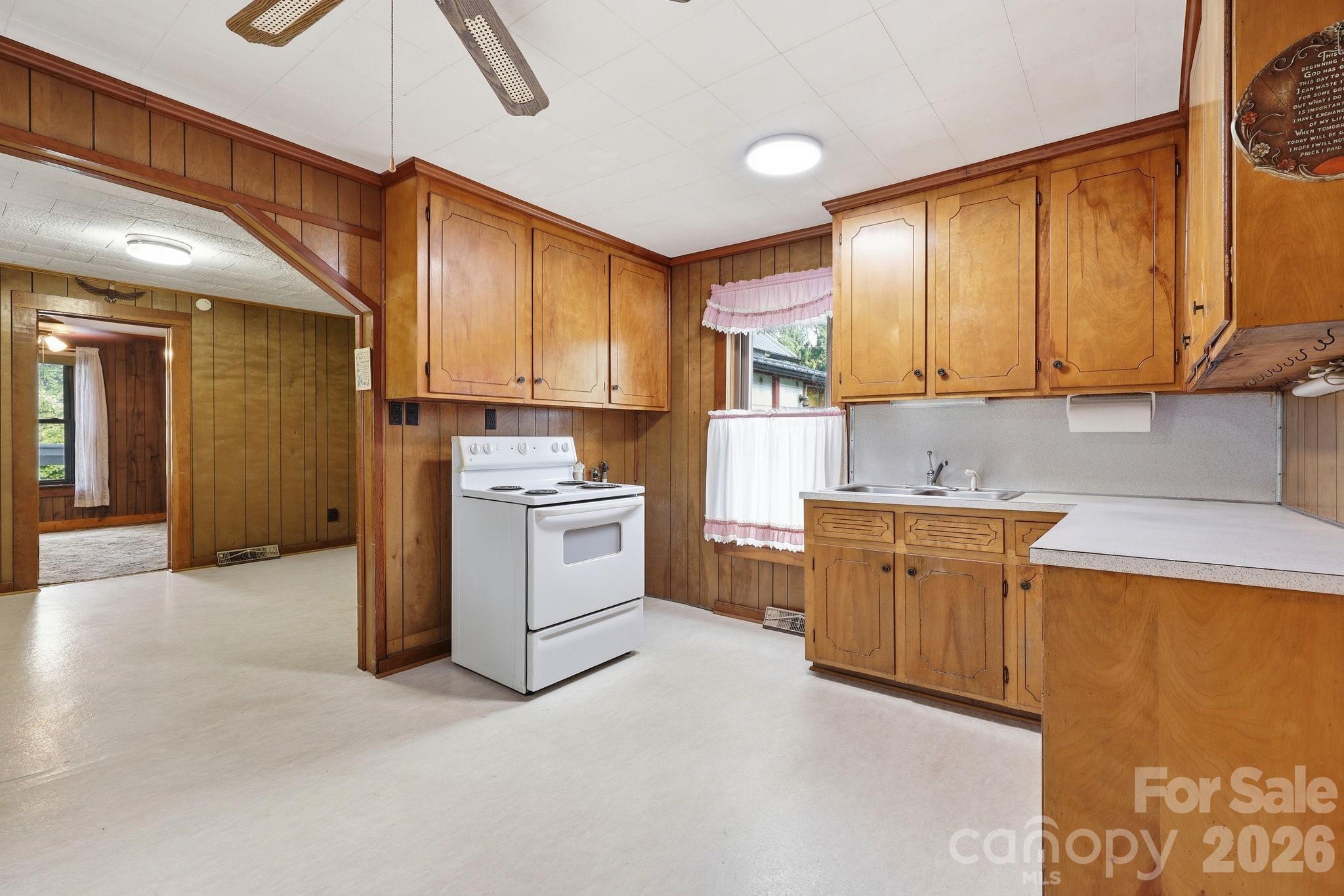 Single Family Residence at 209 Virginia Avenue, Marion, photo 8 of 41