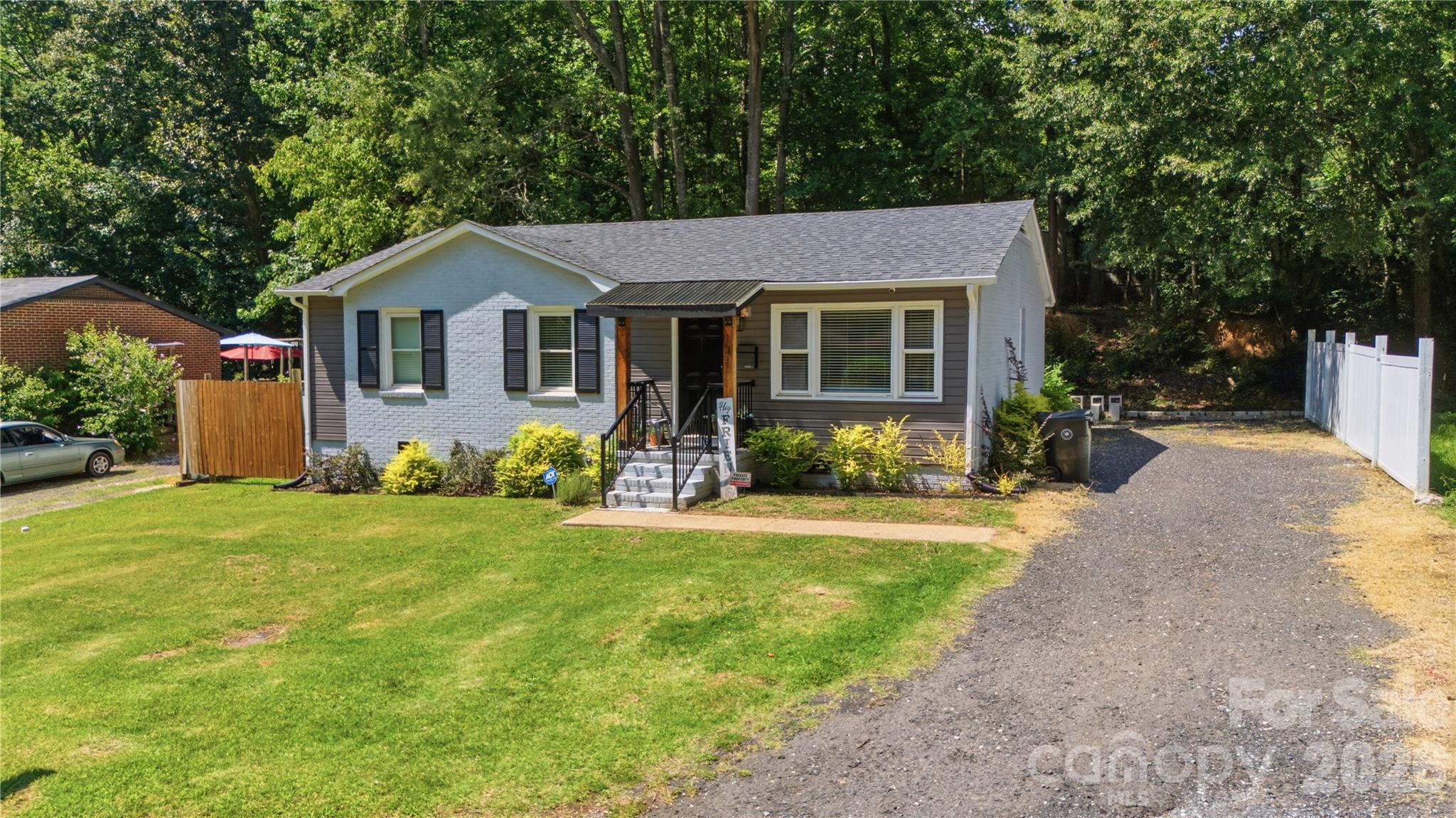 Single Family Residence at 131 Hickory Lane, York, photo 2 of 20