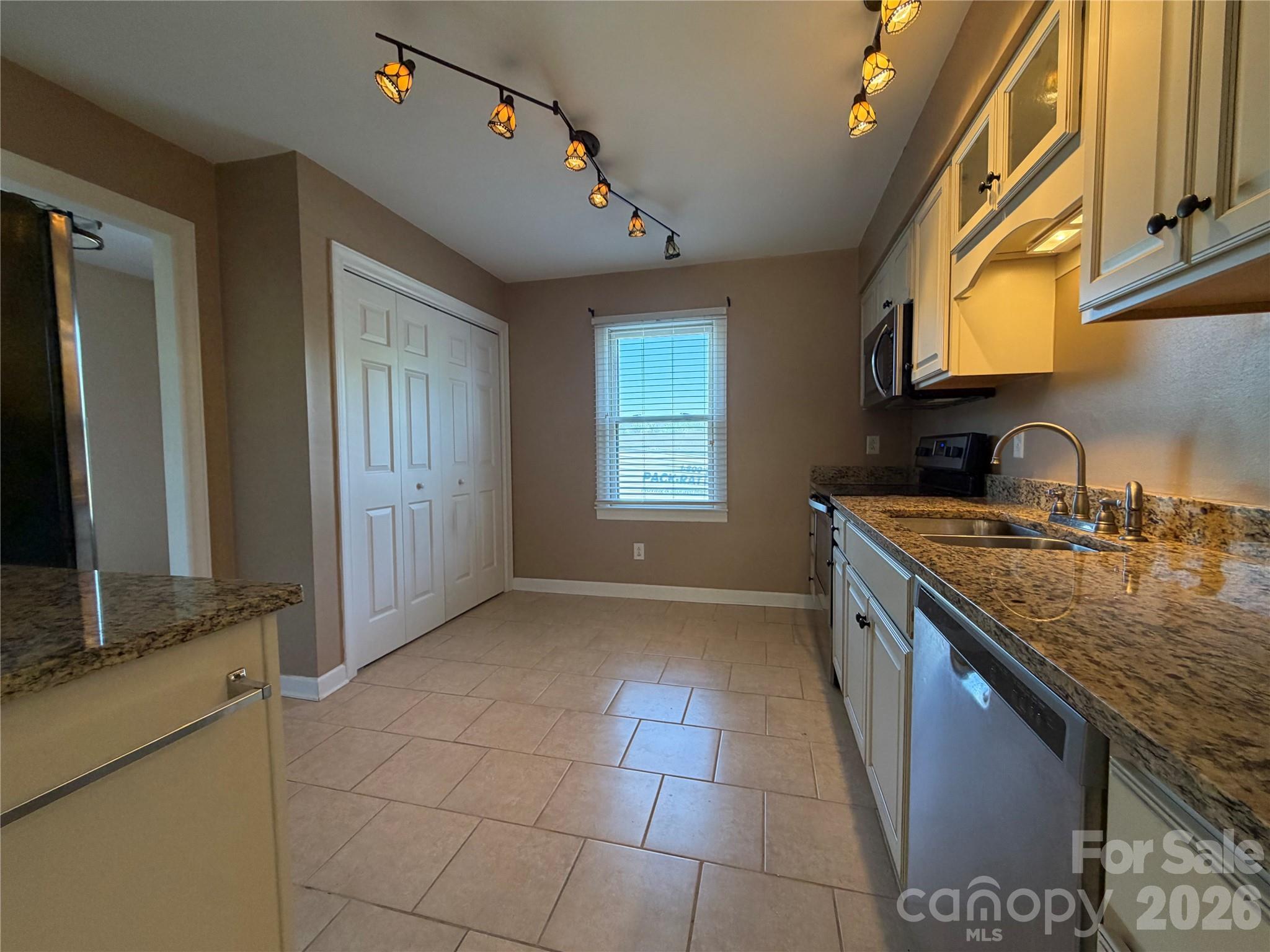 Townhouse at 2705 N Center Street, Hickory, photo 34 of 36