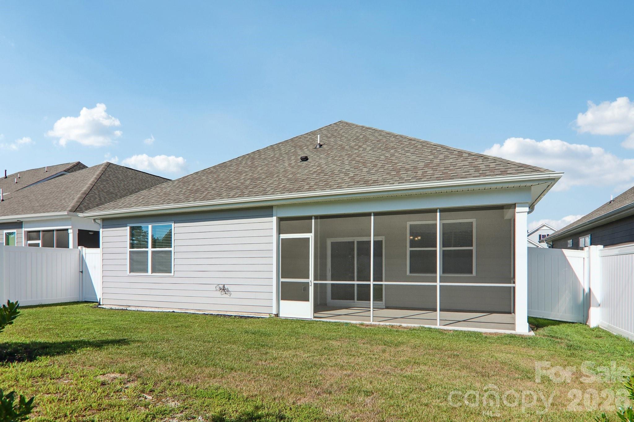 Single Family Residence at 505 Fox Cove Road, Hendersonville, photo 3 of 48