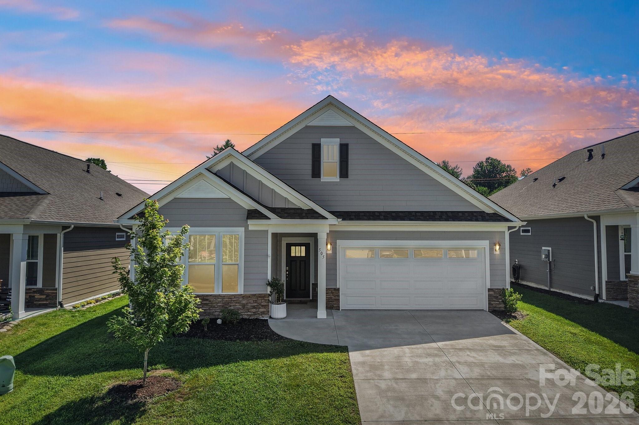 Single Family Residence at 505 Fox Cove Road, Hendersonville, photo 5 of 48