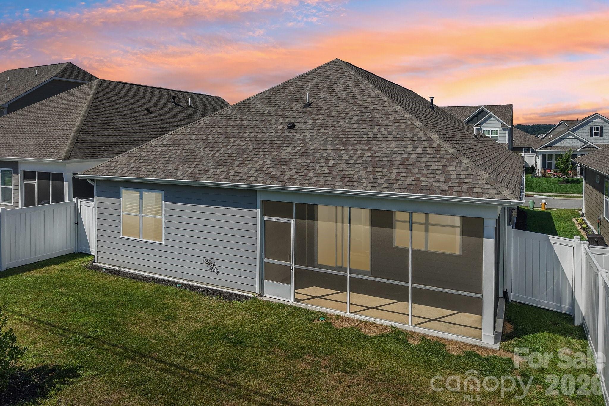 Single Family Residence at 505 Fox Cove Road, Hendersonville, photo 6 of 48