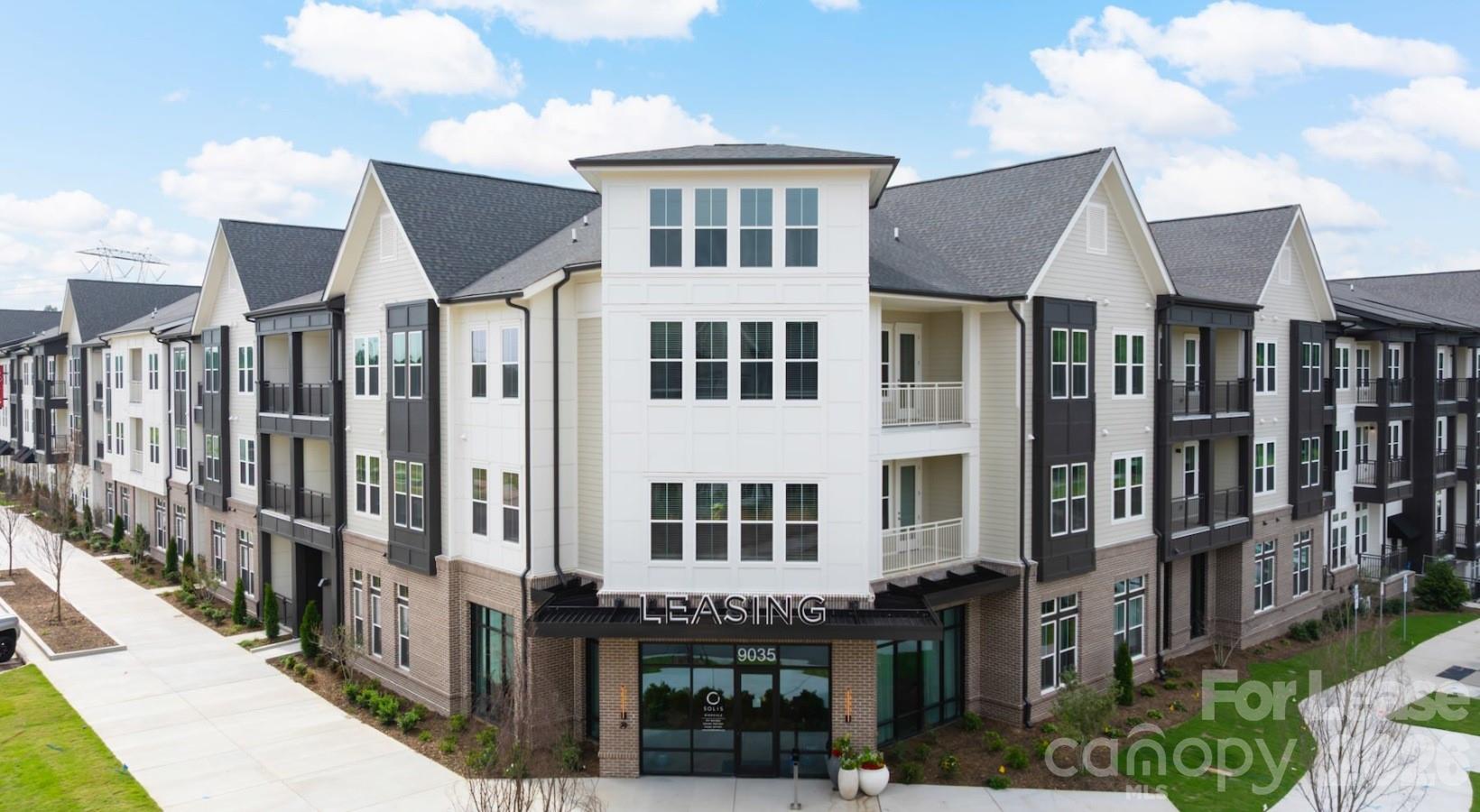 Apartment at 9035 Lindholm Drive, Huntersville, photo 2 of 37