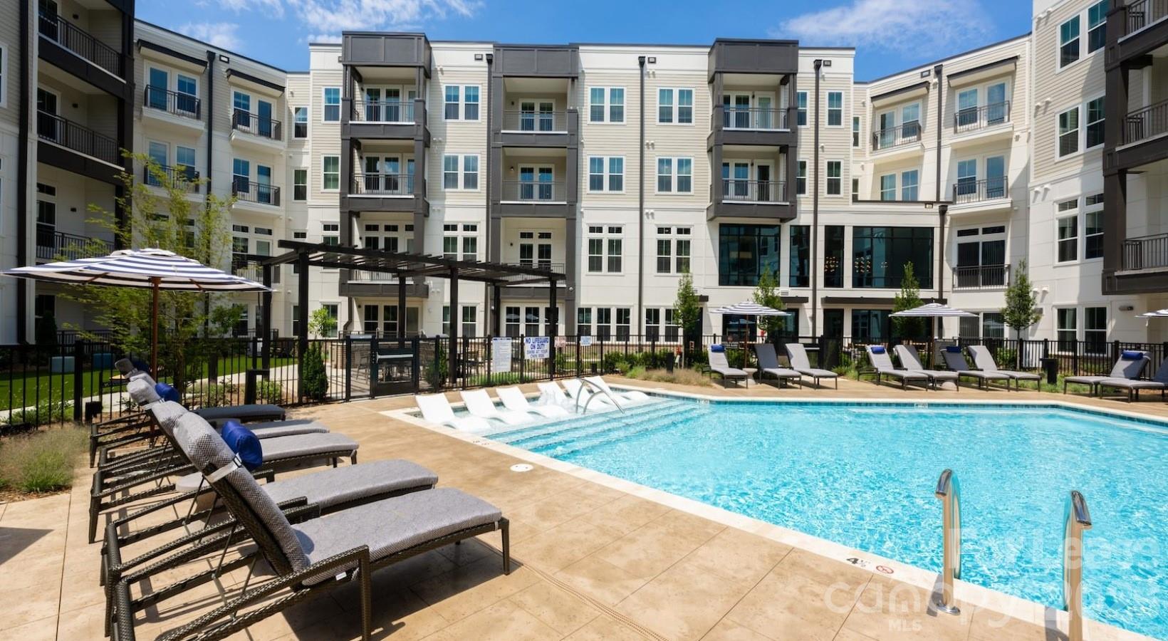 Apartment at 9035 Lindholm Drive, Huntersville, photo 11 of 37