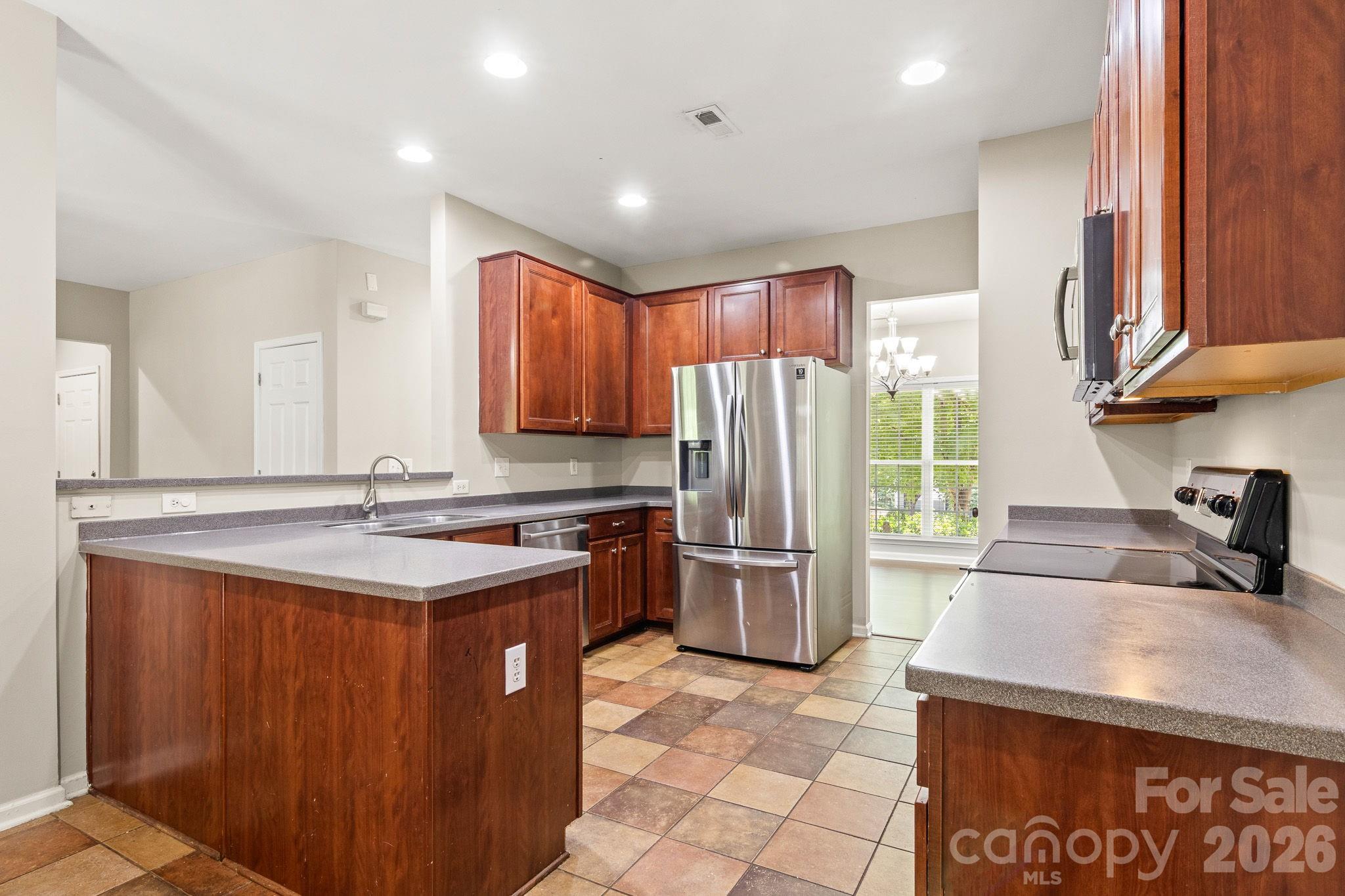 Single Family Residence at 9055 Pembroke Court, Fort Mill, photo 13 of 45