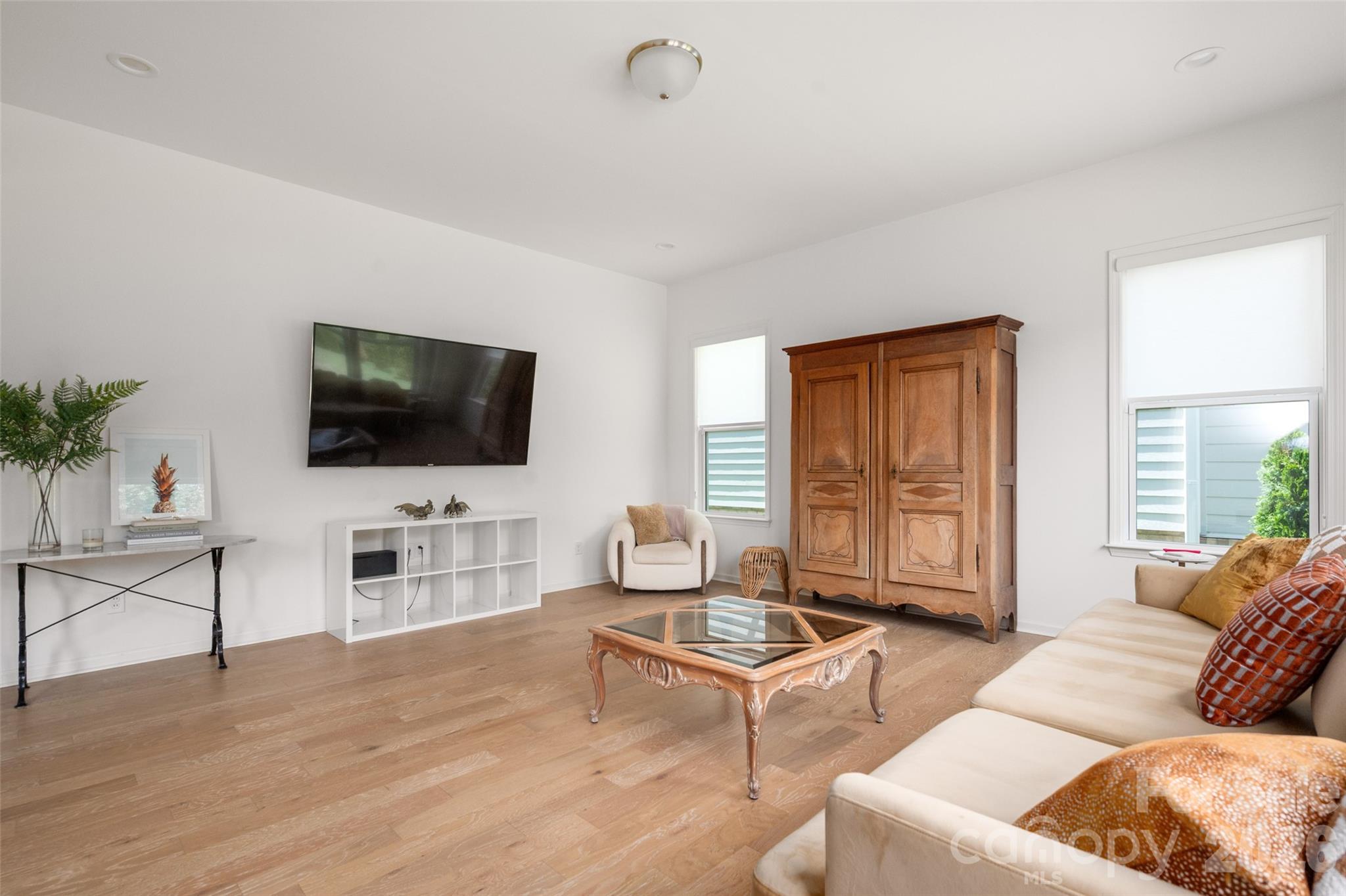10 ft ceilings - 1042 Scotch Meadows Loop, Monroe