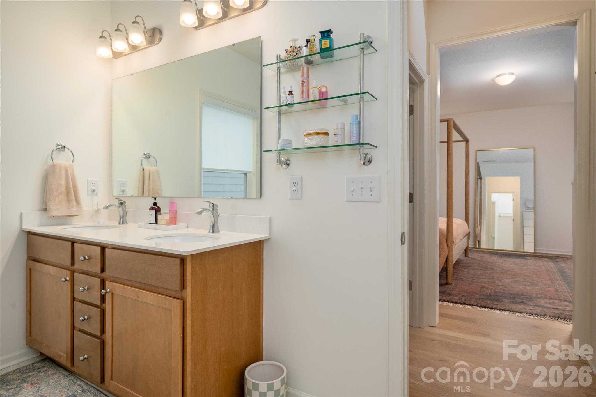 Primary's bath dual sinks - 1042 Scotch Meadows Loop, Monroe