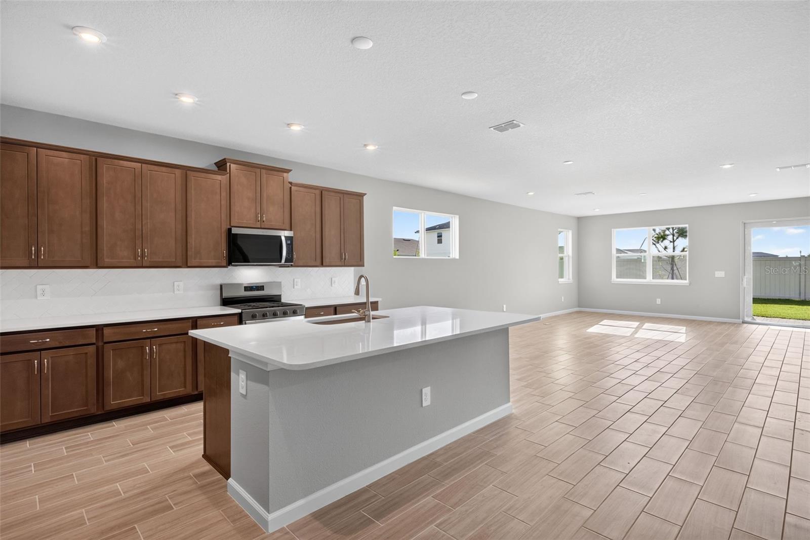 Single Family Residence at 9240 DERBYSHIRE DR, PARRISH, photo 8 of 46