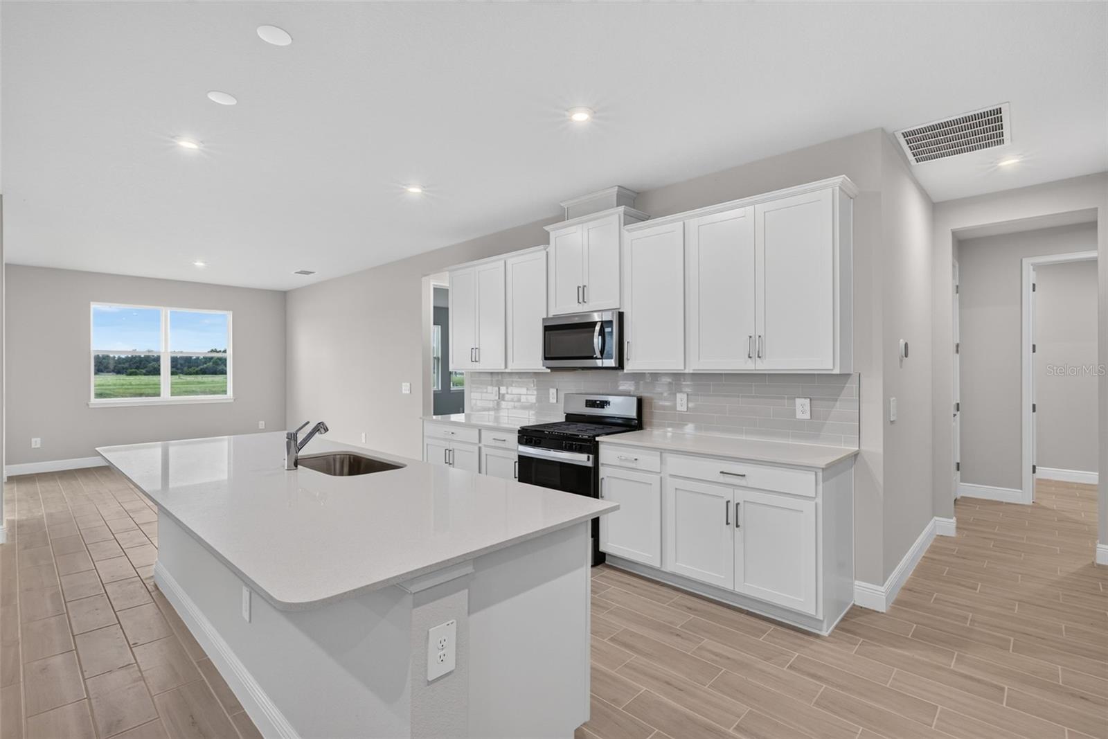 Single Family Residence at 12927 PIERCE ST, PARRISH, photo 6 of 47