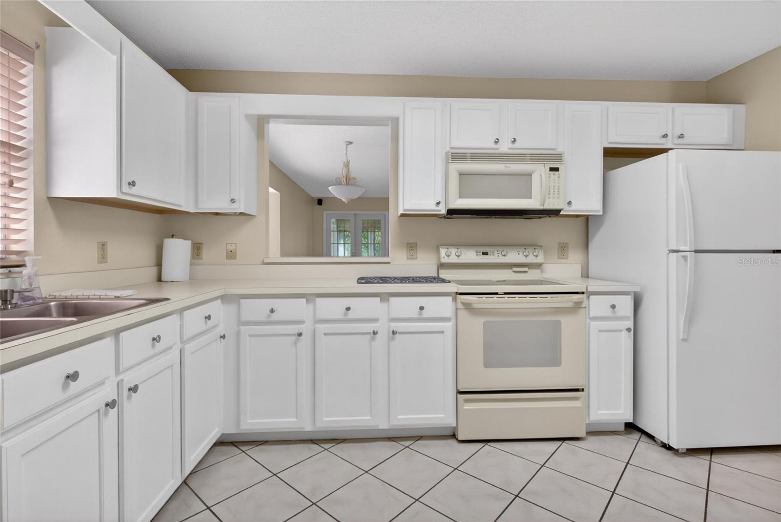 Single Family Residence at 9077 SW 91ST CIR, OCALA, photo 5 of 23